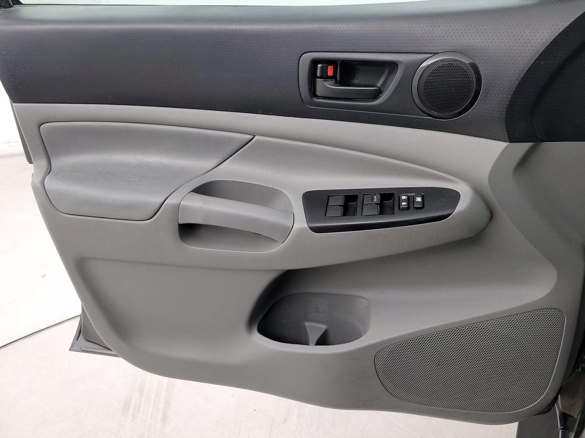 Thumbnail: 2014 Toyota Tacoma - 12