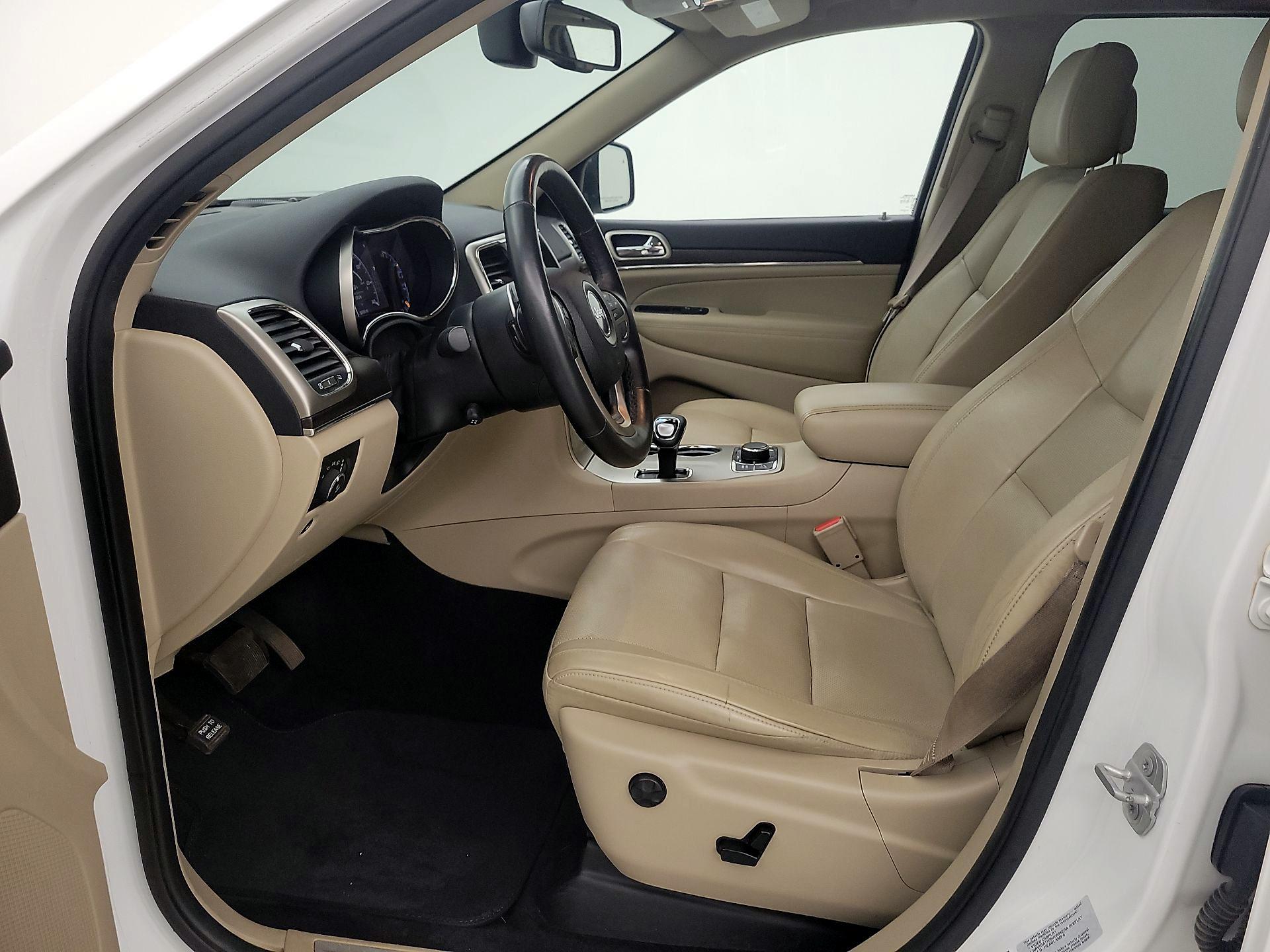 Thumbnail: 2015 Jeep Grand Cherokee - 11