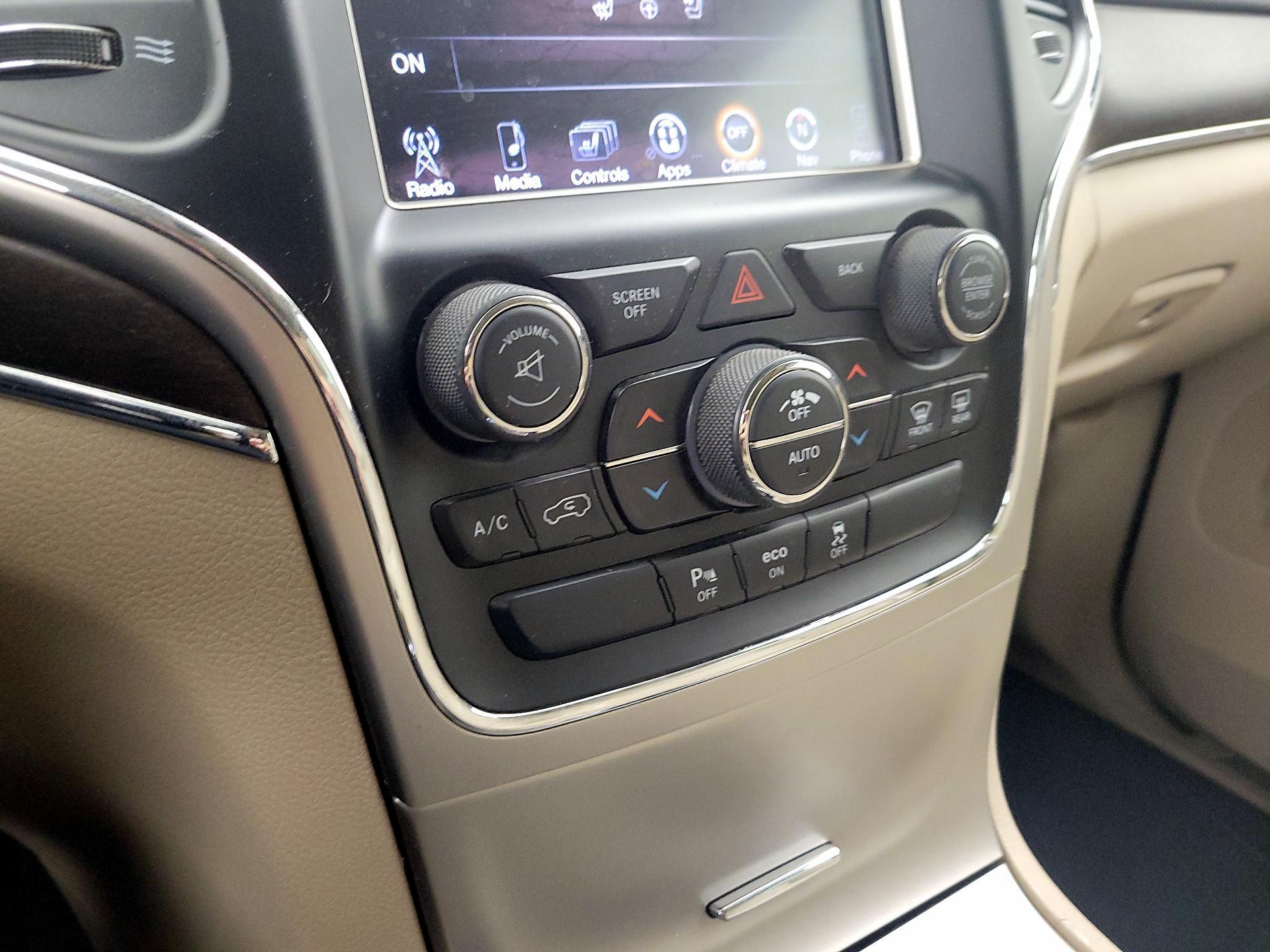 Thumbnail: 2015 Jeep Grand Cherokee - 14