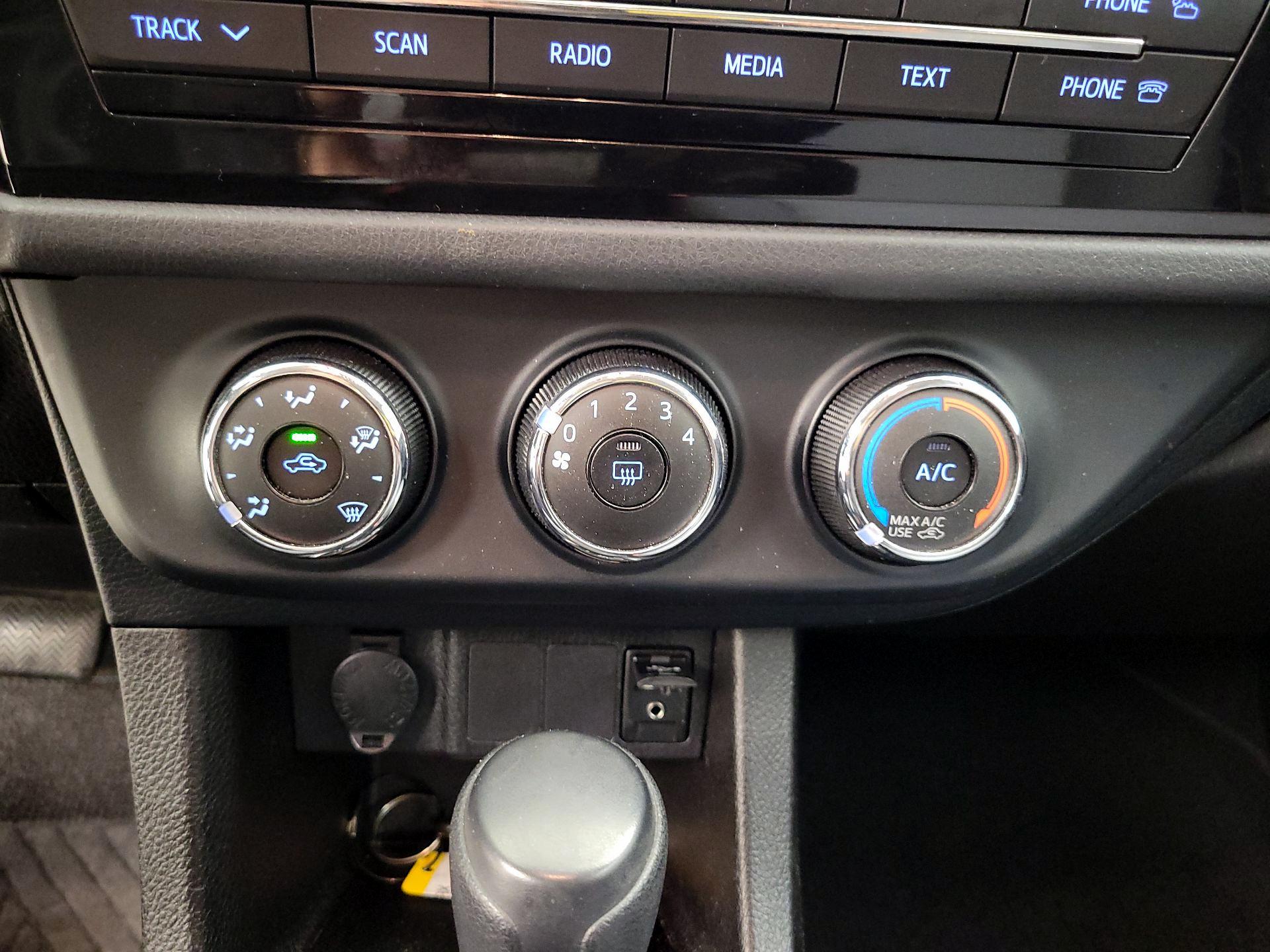 Thumbnail: 2014 Toyota Corolla - 15