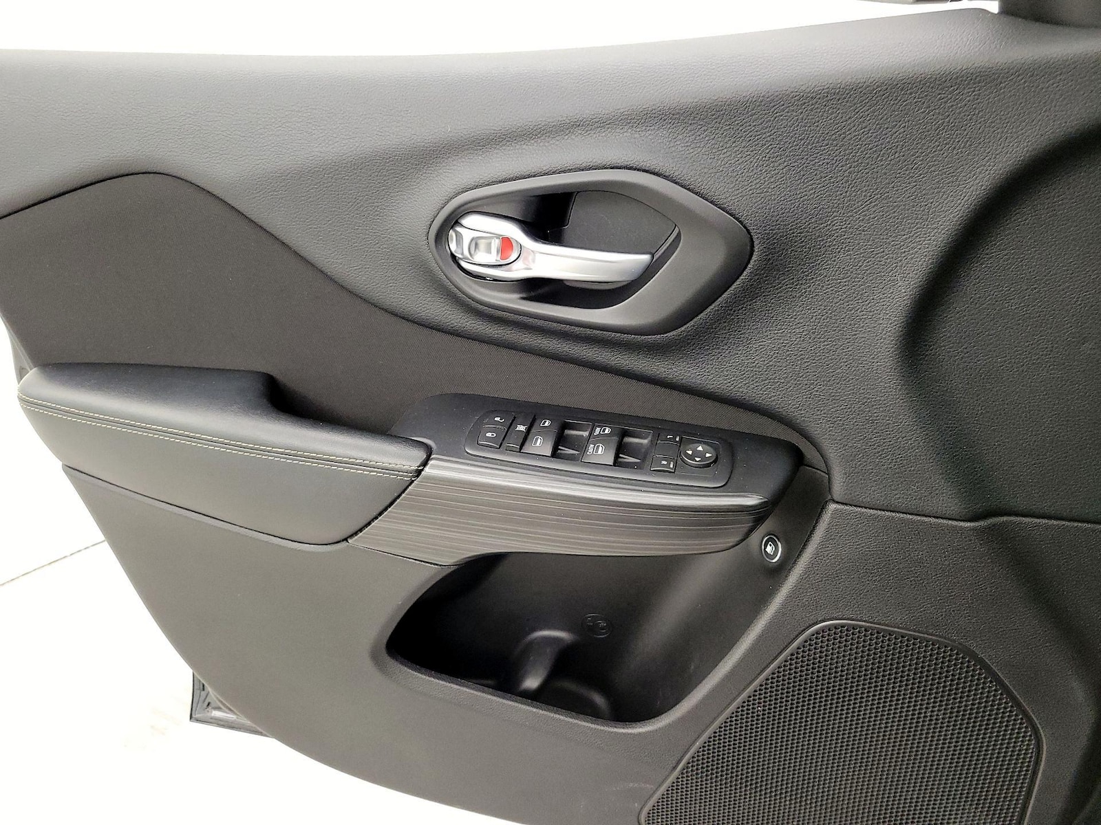 2015 Jeep Cherokee Latitude - Photo 13