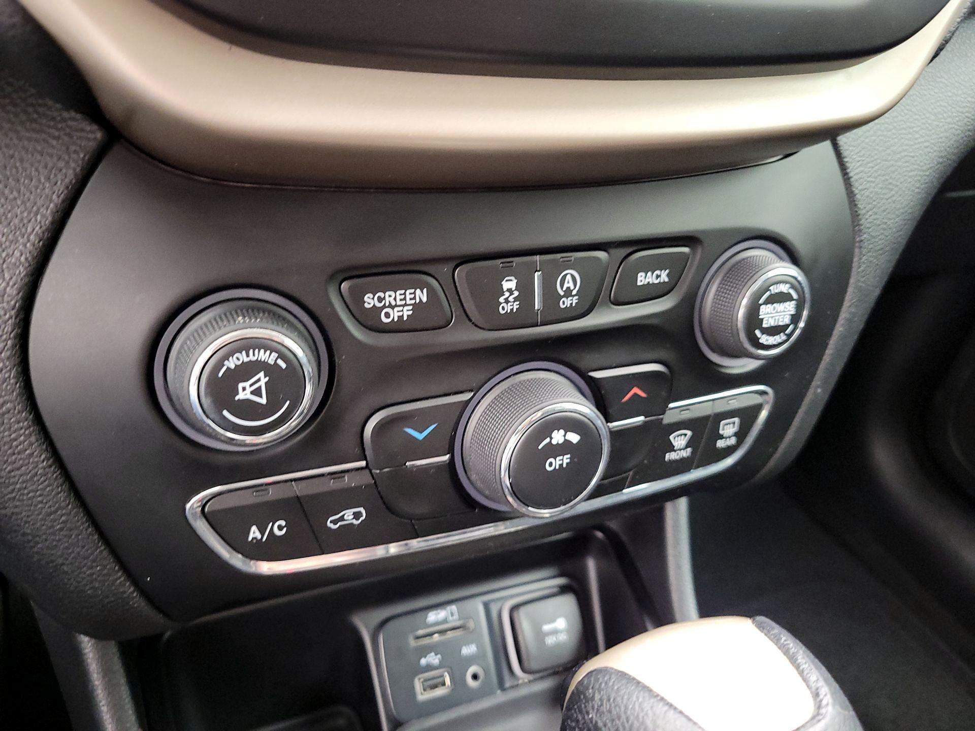 Thumbnail: 2015 Jeep Cherokee - 14