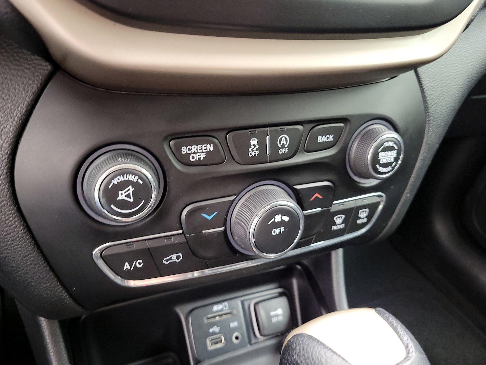 2015 Jeep Cherokee Latitude - Photo 15