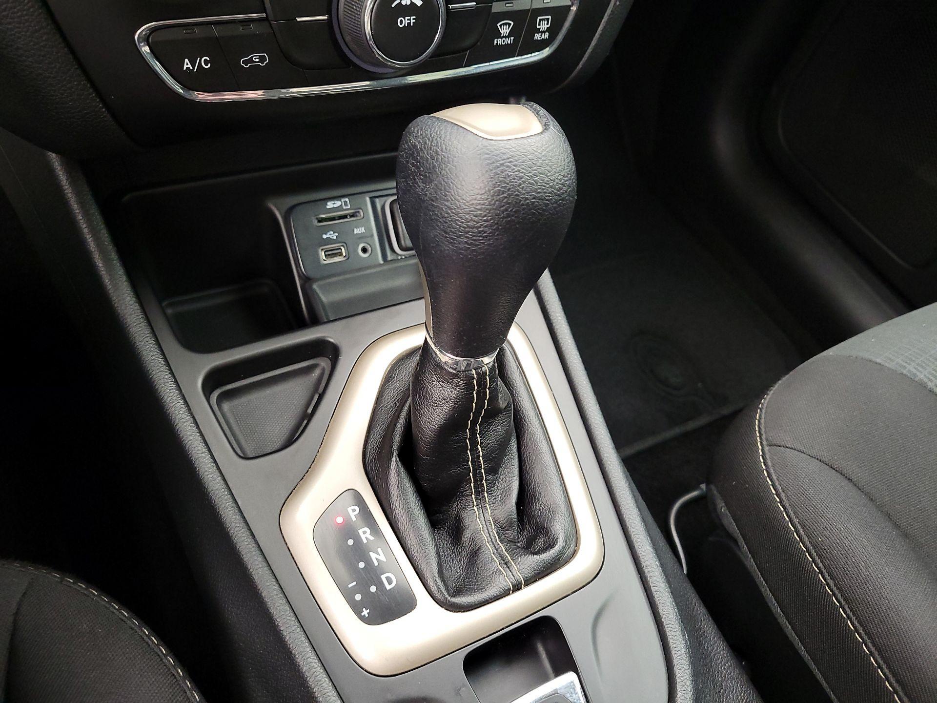 Thumbnail: 2015 Jeep Cherokee - 15