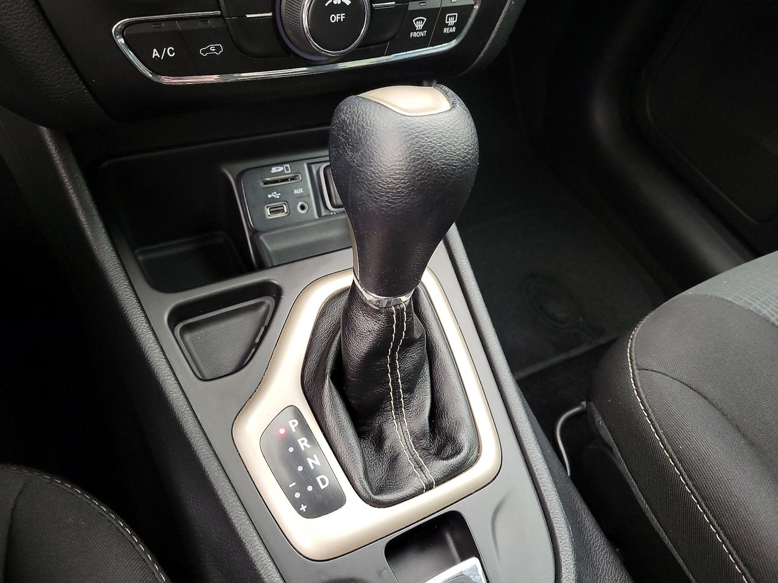 2015 Jeep Cherokee Latitude - Photo 16