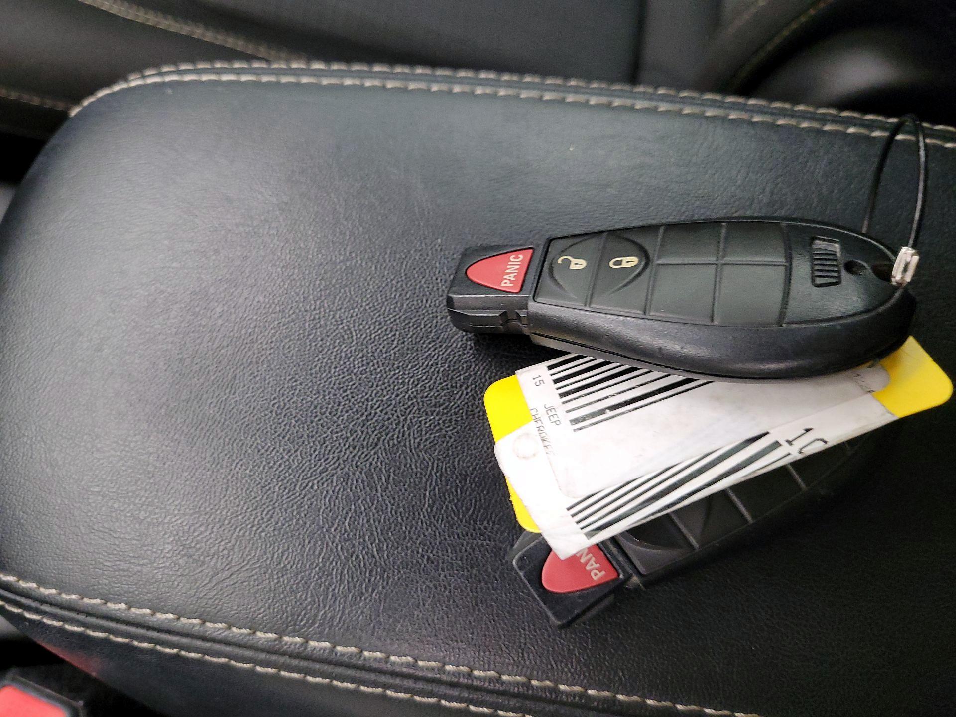 Thumbnail: 2015 Jeep Cherokee - 18