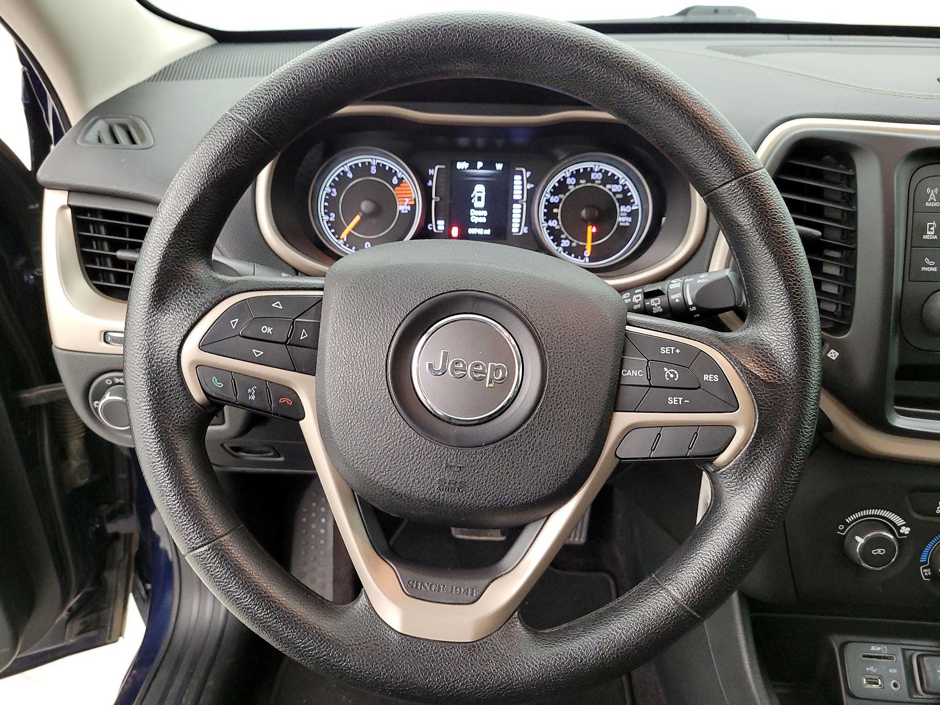 Thumbnail: 2016 Jeep Cherokee - 10