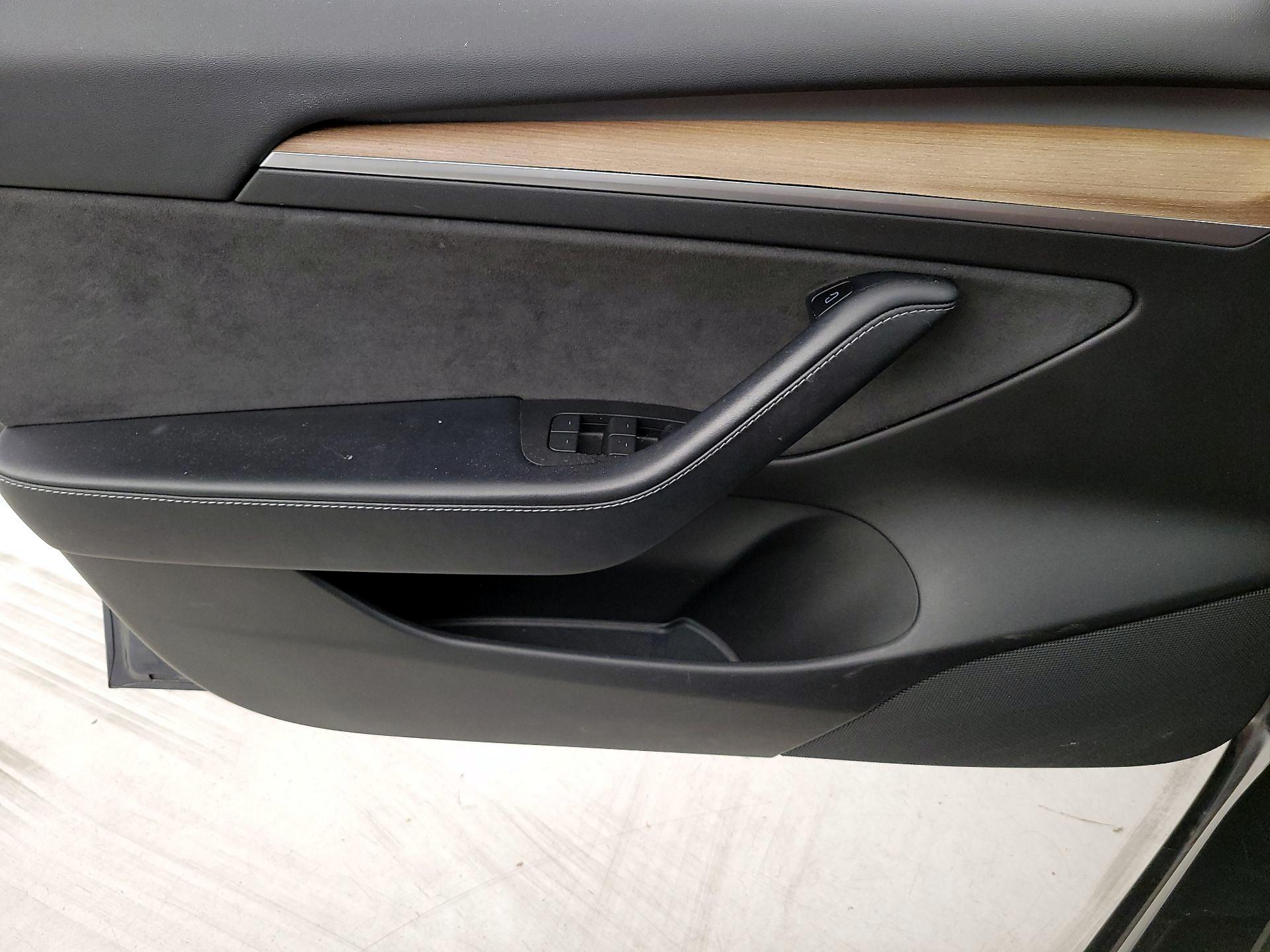 Thumbnail: 2022 Tesla Model 3 - 12