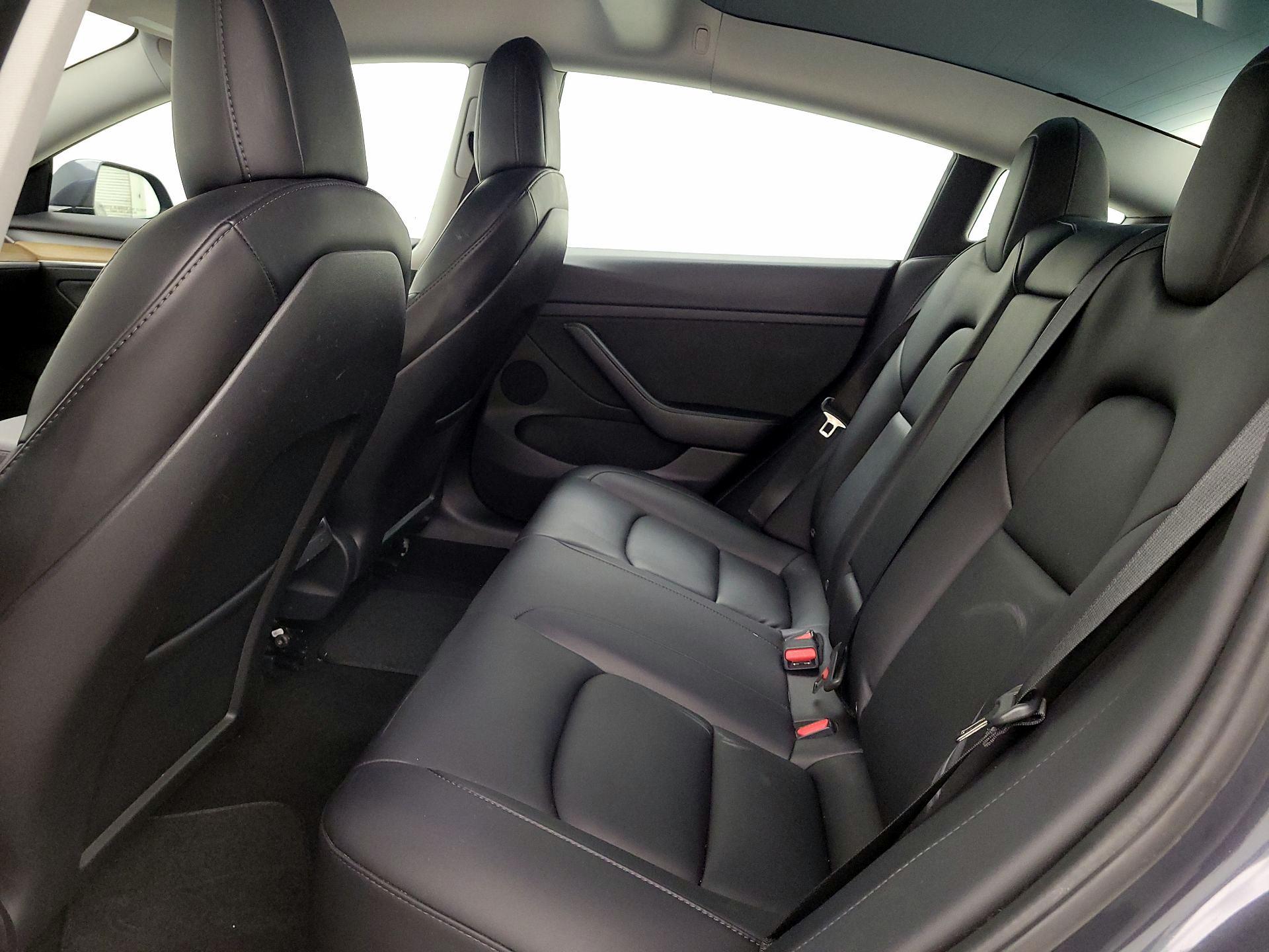 Thumbnail: 2022 Tesla Model 3 - 17