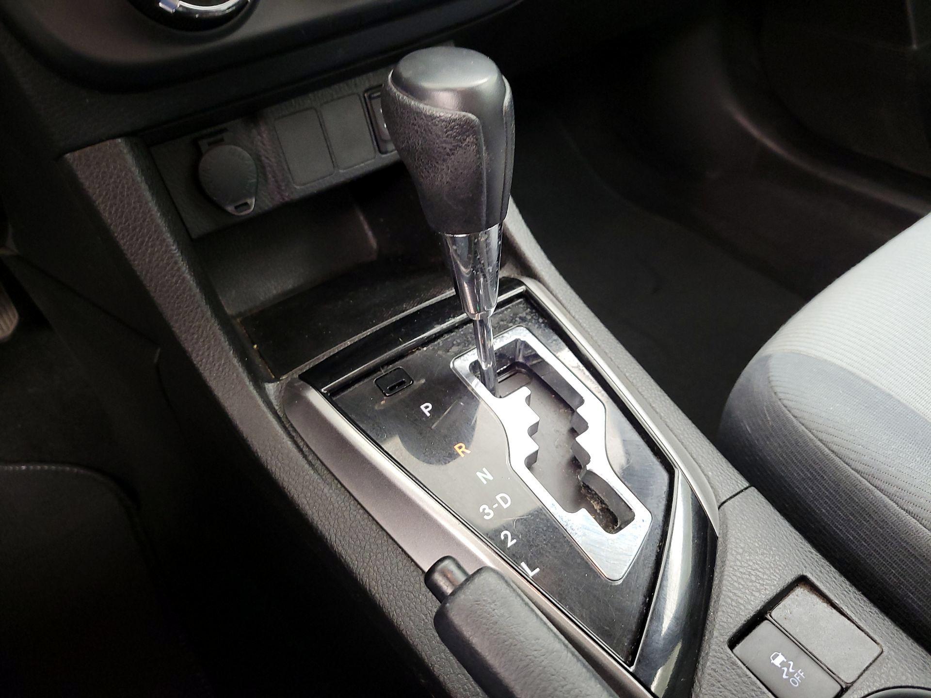 Thumbnail: 2014 Toyota Corolla - 15