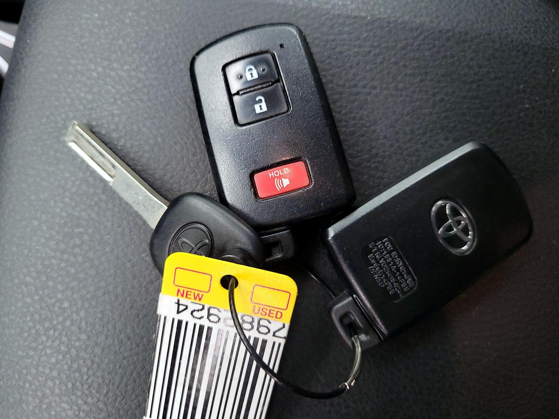 Thumbnail: 2023 Toyota Tacoma - 20