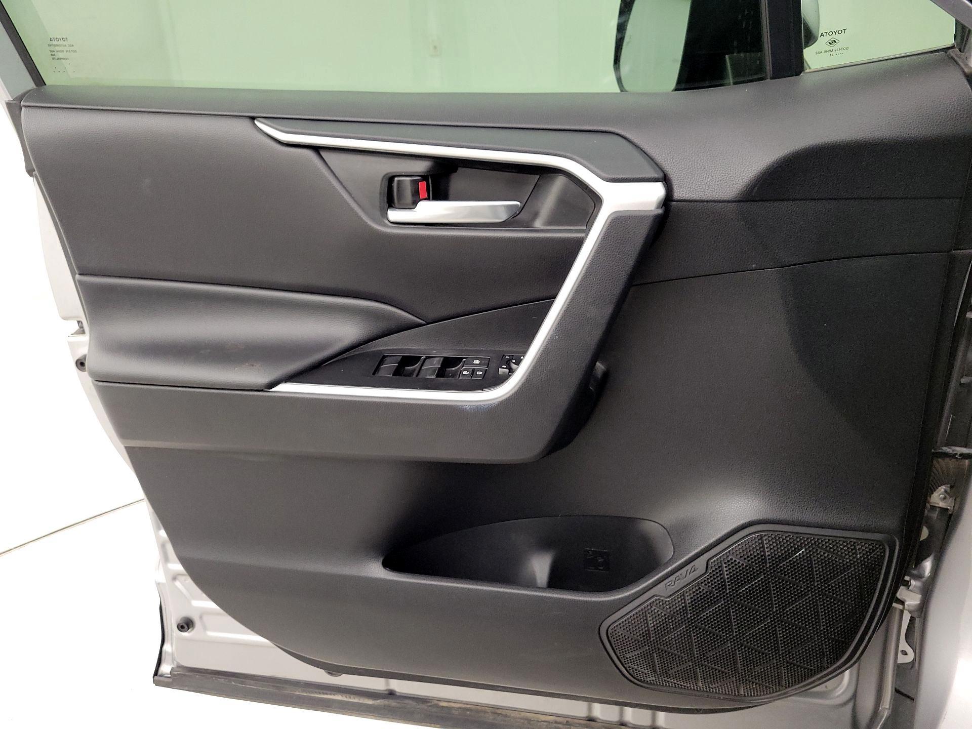 Thumbnail: 2021 Toyota RAV4 - 12