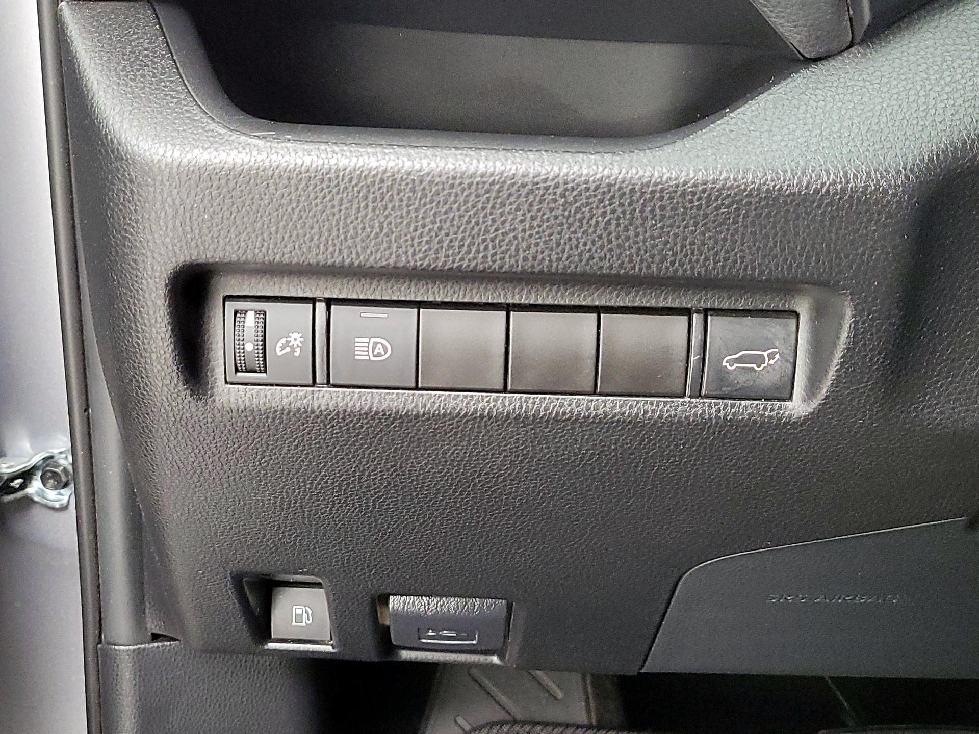 Thumbnail: 2021 Toyota RAV4 - 13