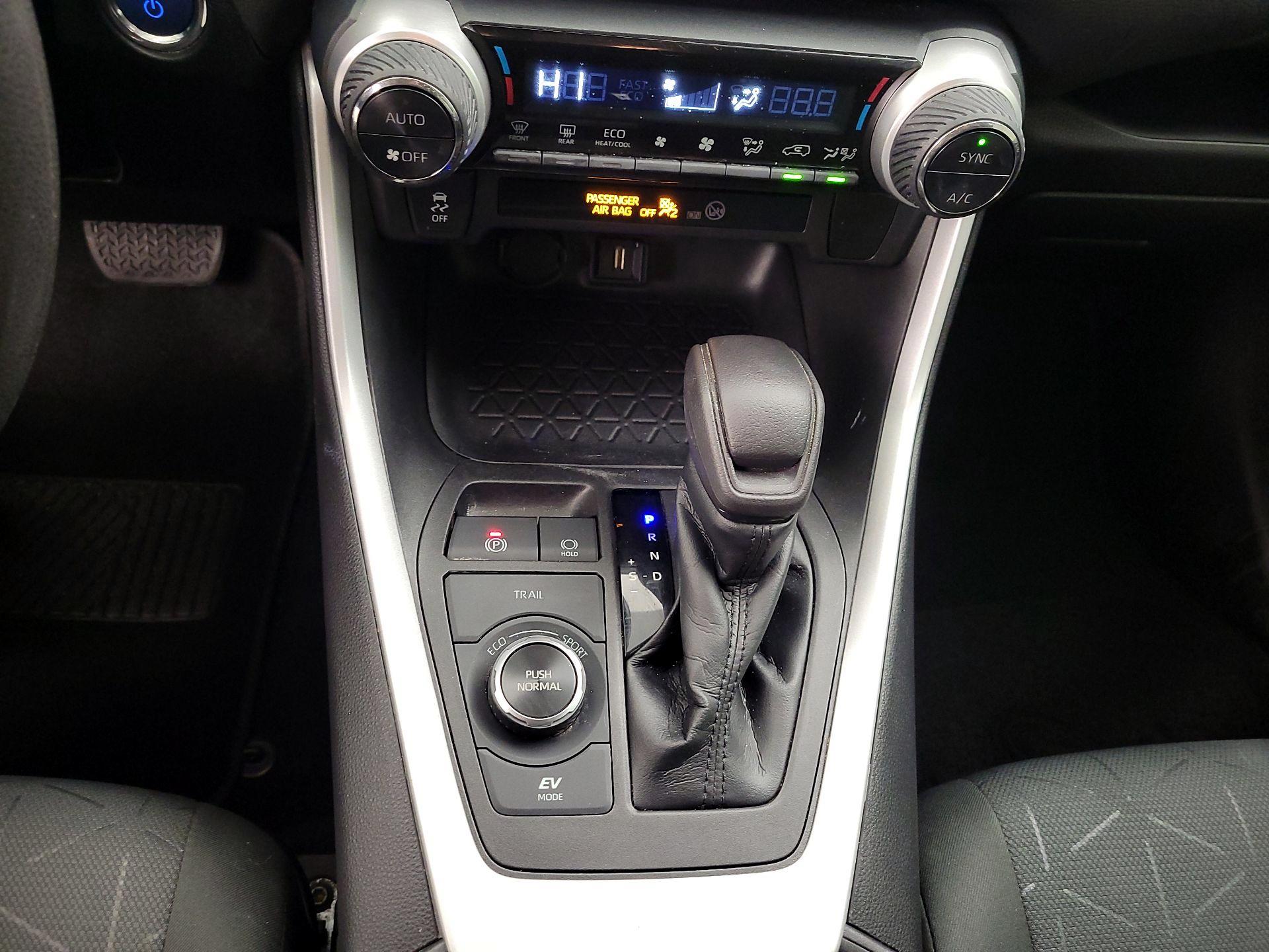 Thumbnail: 2021 Toyota RAV4 - 17