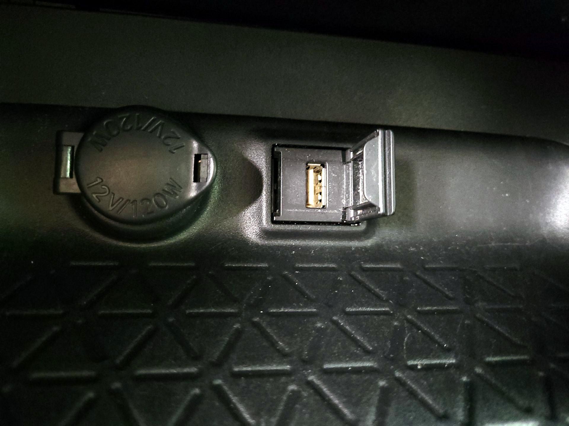 Thumbnail: 2021 Toyota RAV4 - 18