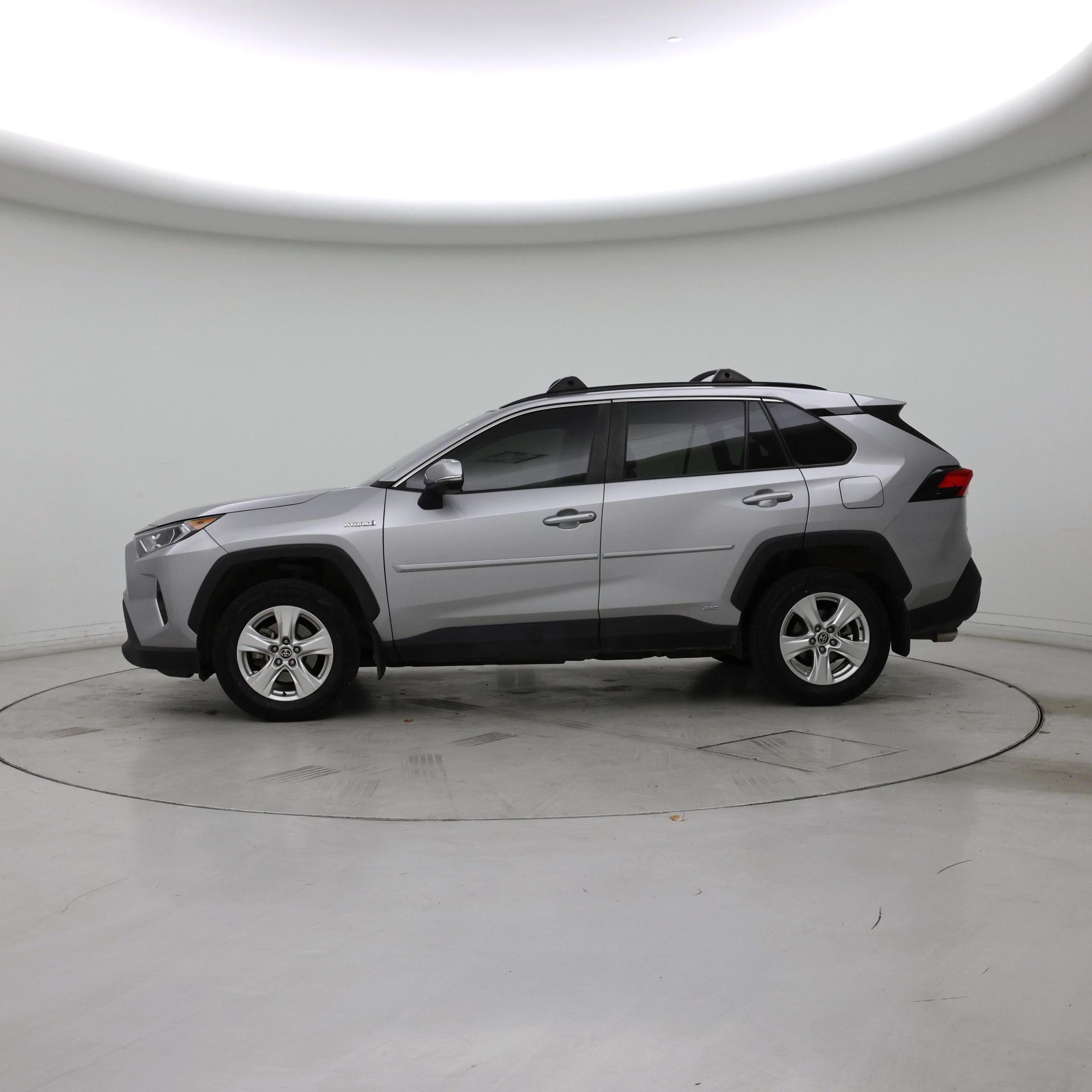 Thumbnail: 2021 Toyota RAV4 - 3