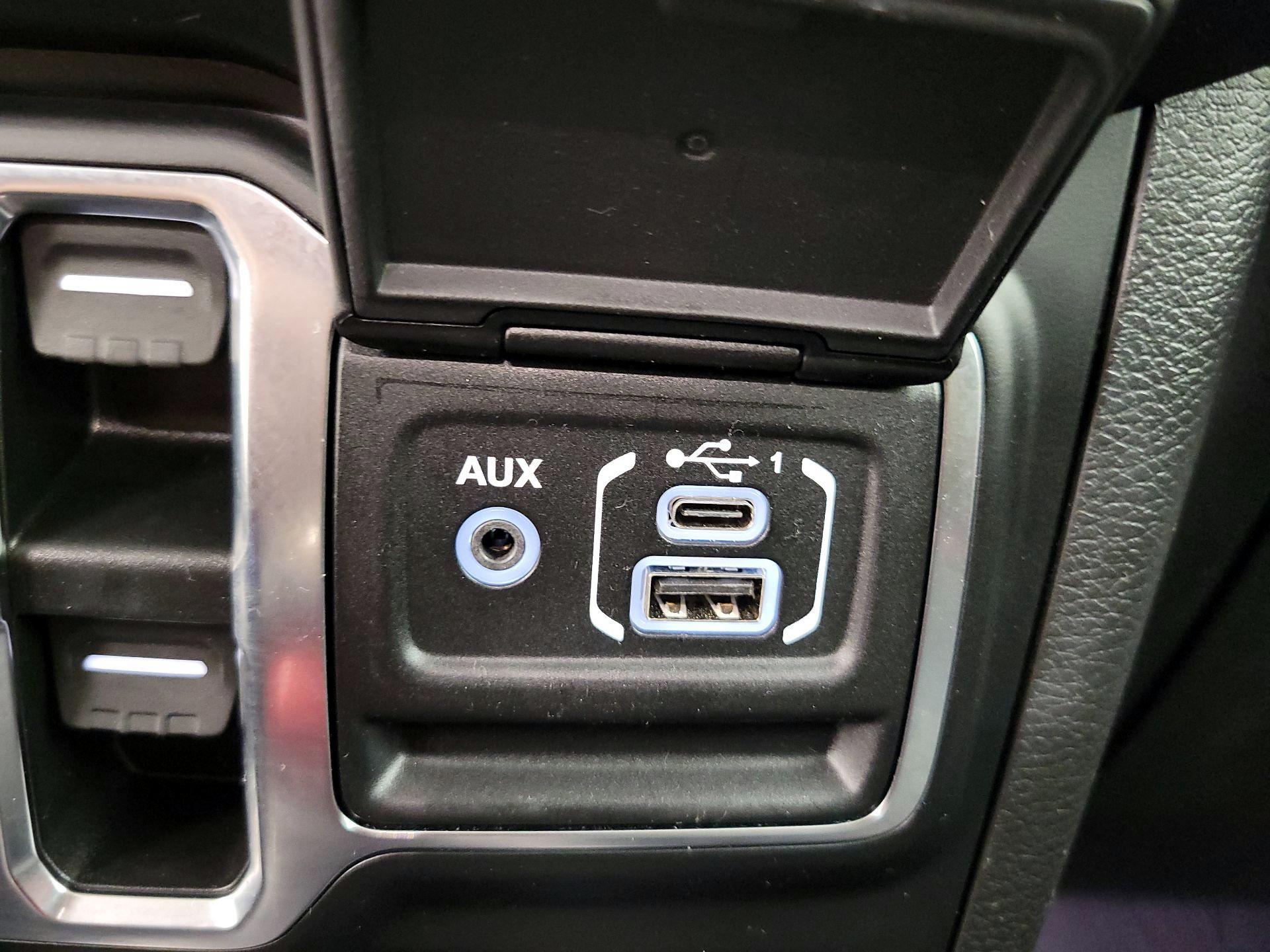 Thumbnail: 2022 Jeep Wrangler - 18