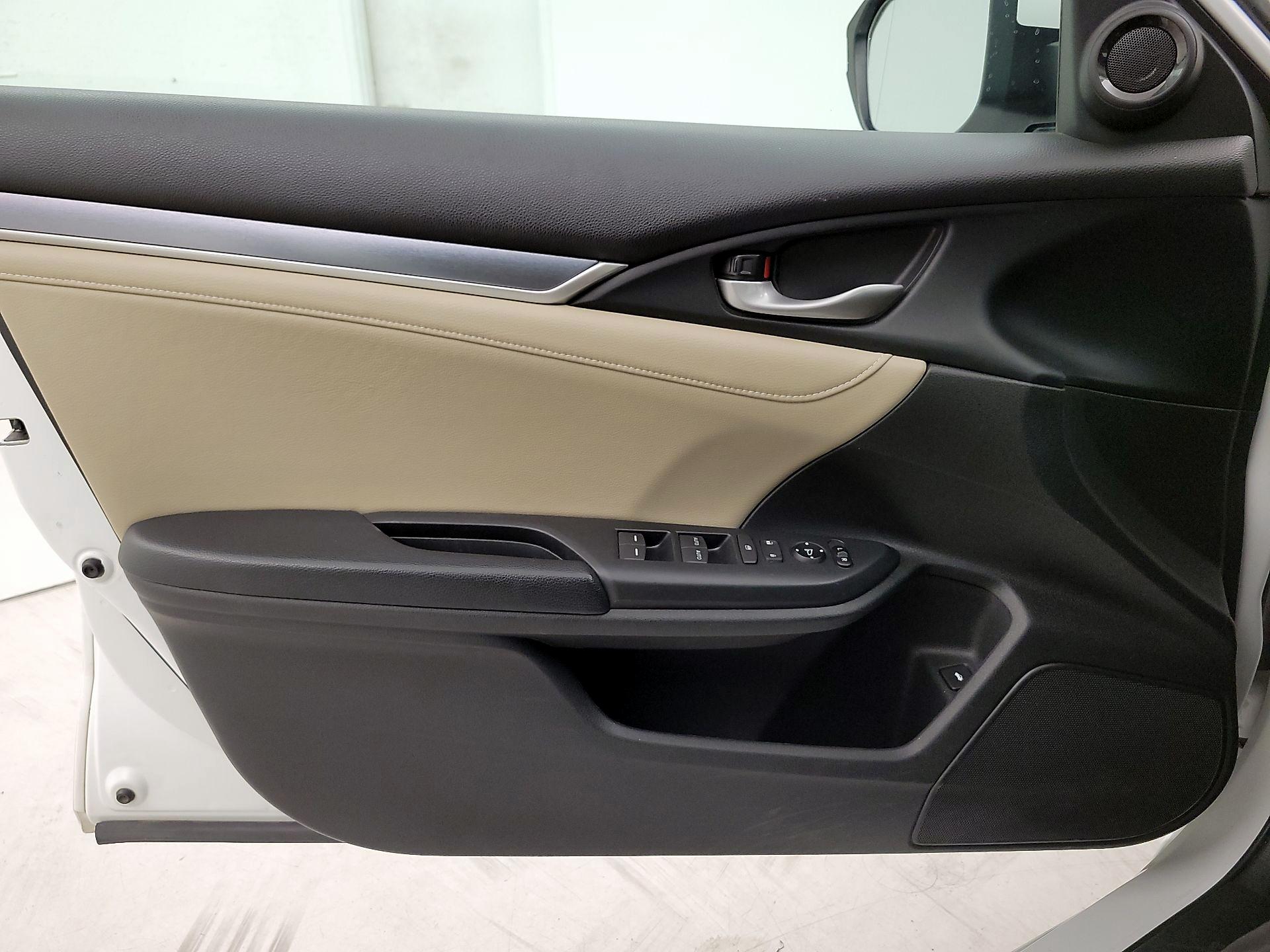 Thumbnail: 2016 Honda Civic - 12