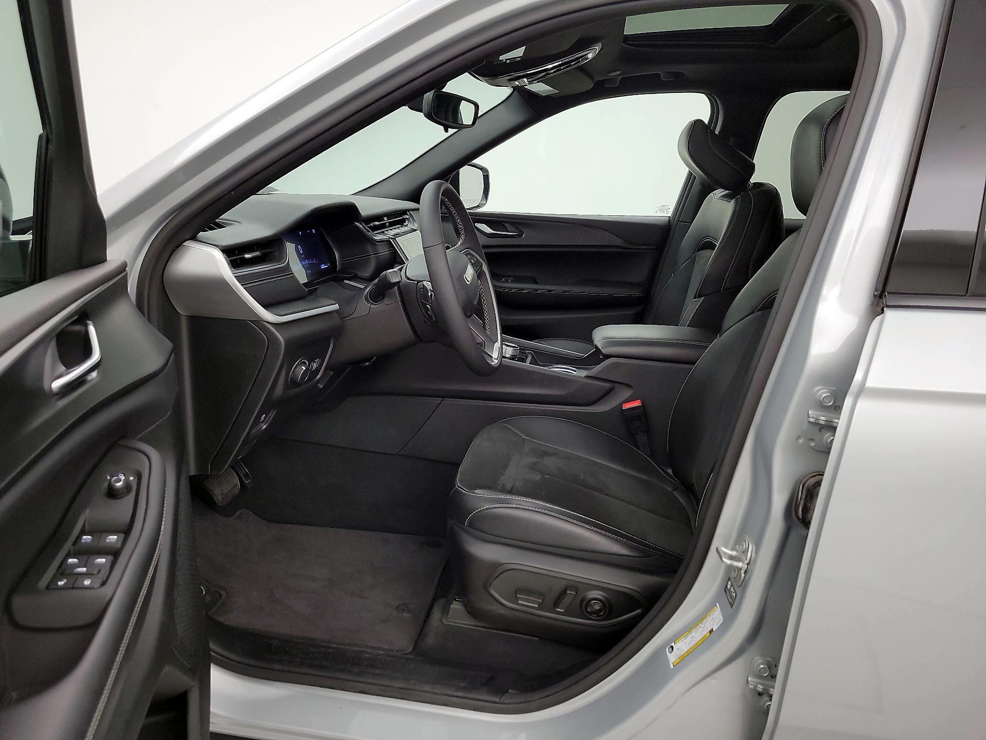 Thumbnail: 2024 Jeep Grand Cherokee - 11