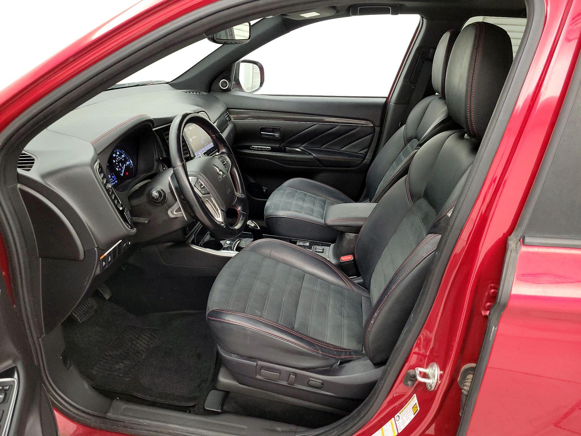 Thumbnail: 2021 Mitsubishi Outlander - 11