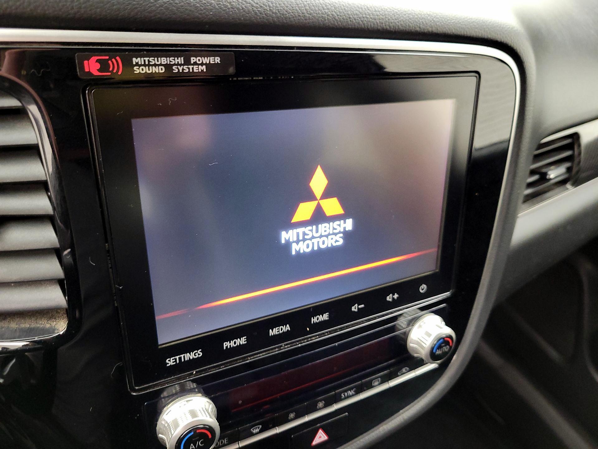 Thumbnail: 2021 Mitsubishi Outlander - 13