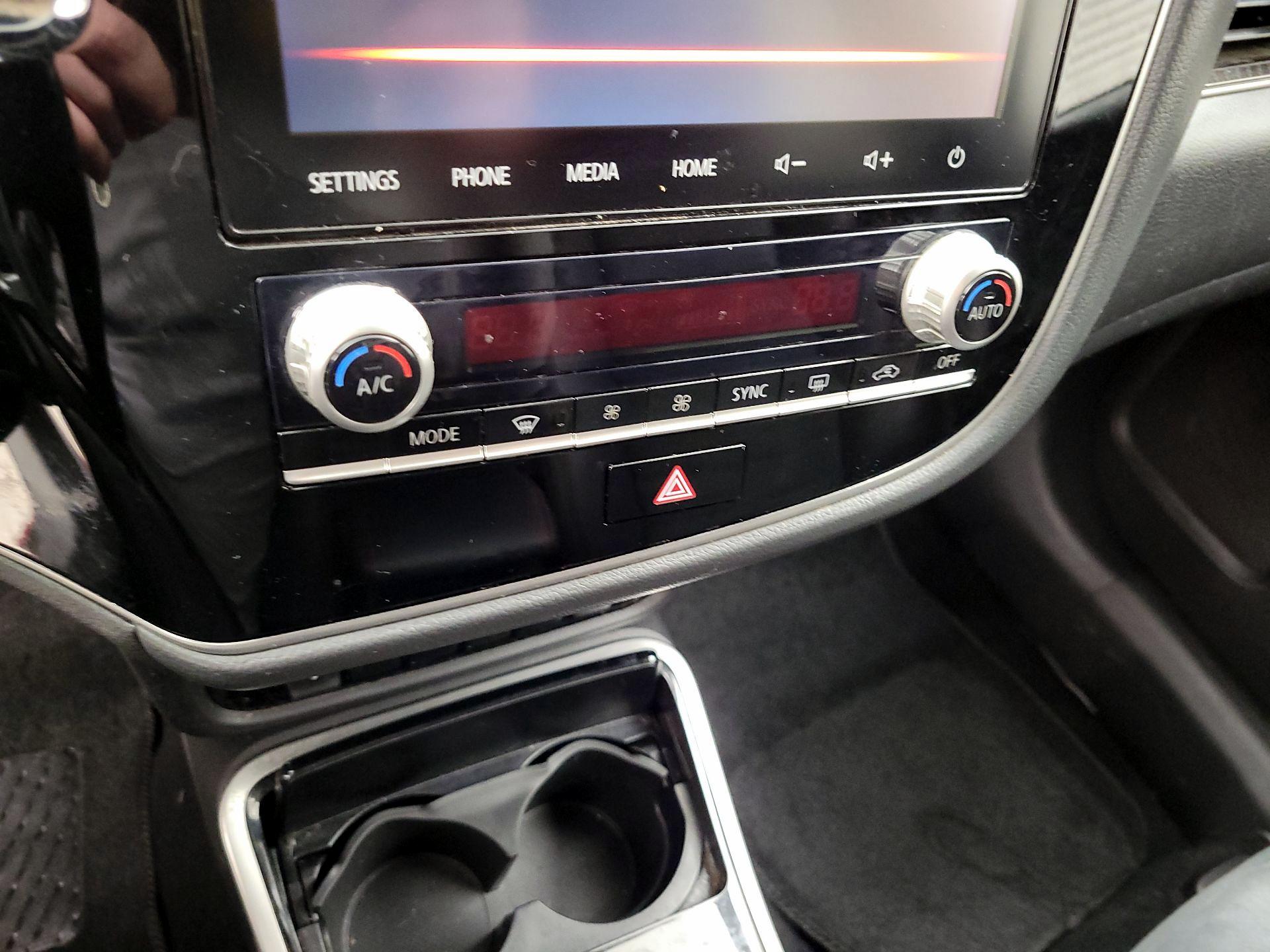 Thumbnail: 2021 Mitsubishi Outlander - 14