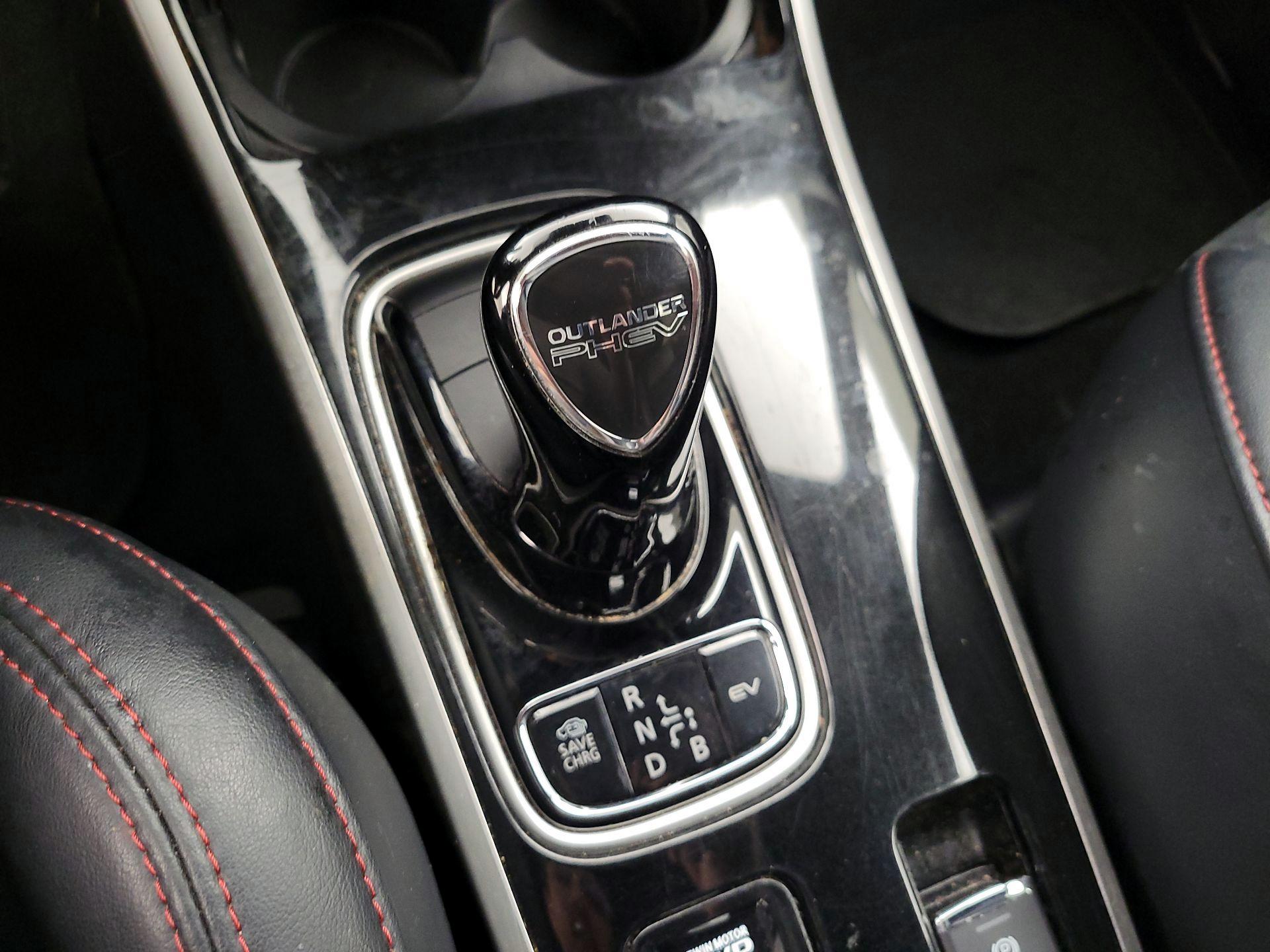 Thumbnail: 2021 Mitsubishi Outlander - 15