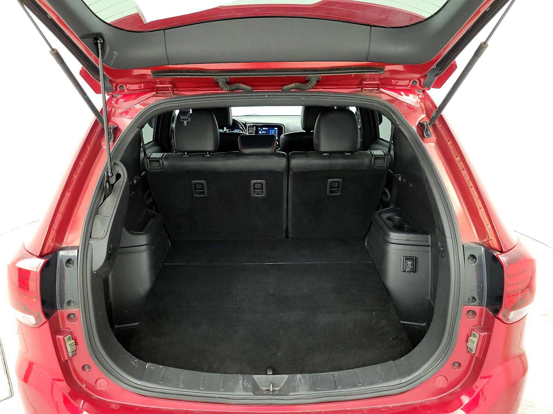 Thumbnail: 2021 Mitsubishi Outlander - 16