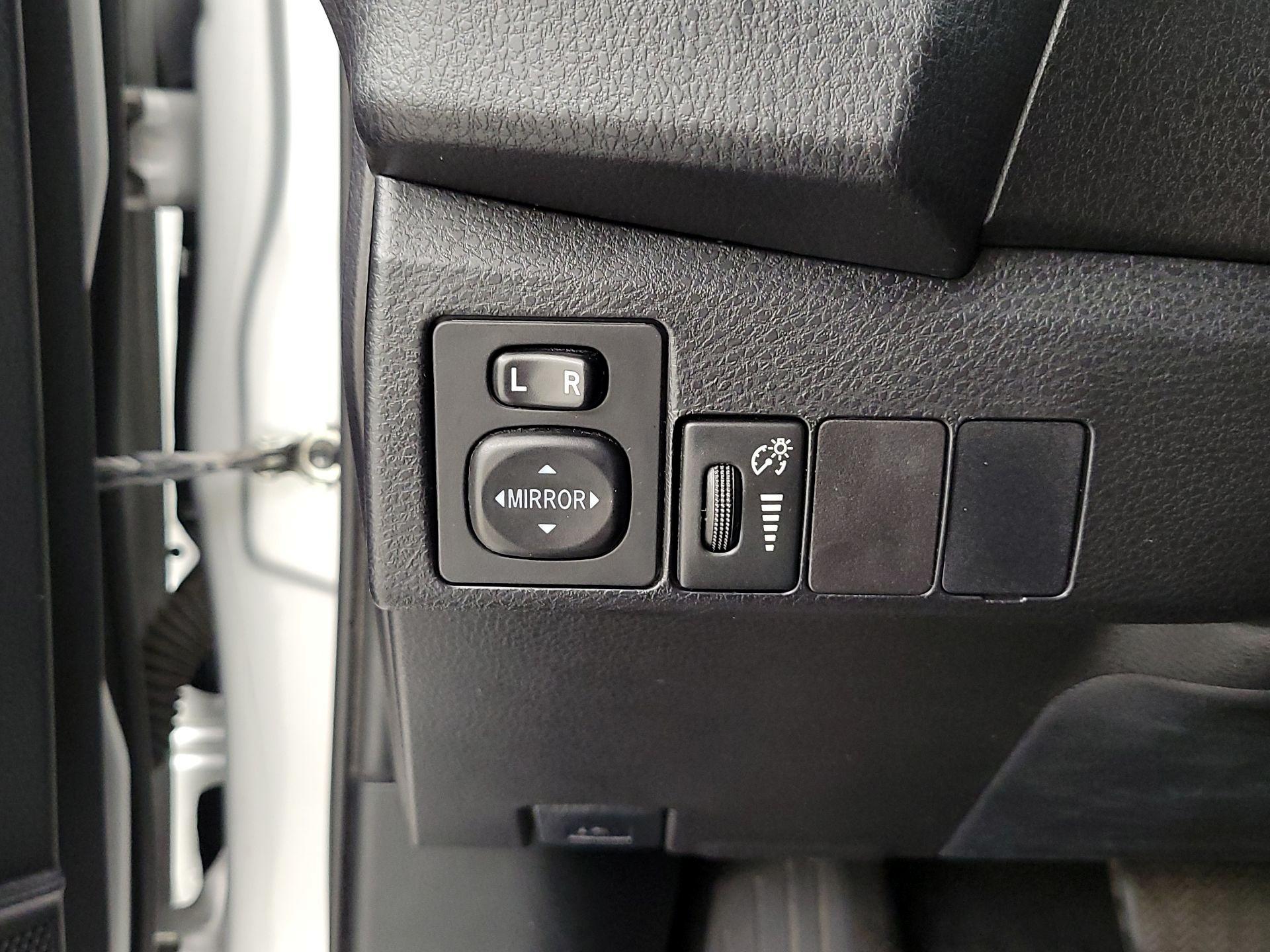 Thumbnail: 2016 Toyota Corolla - 13