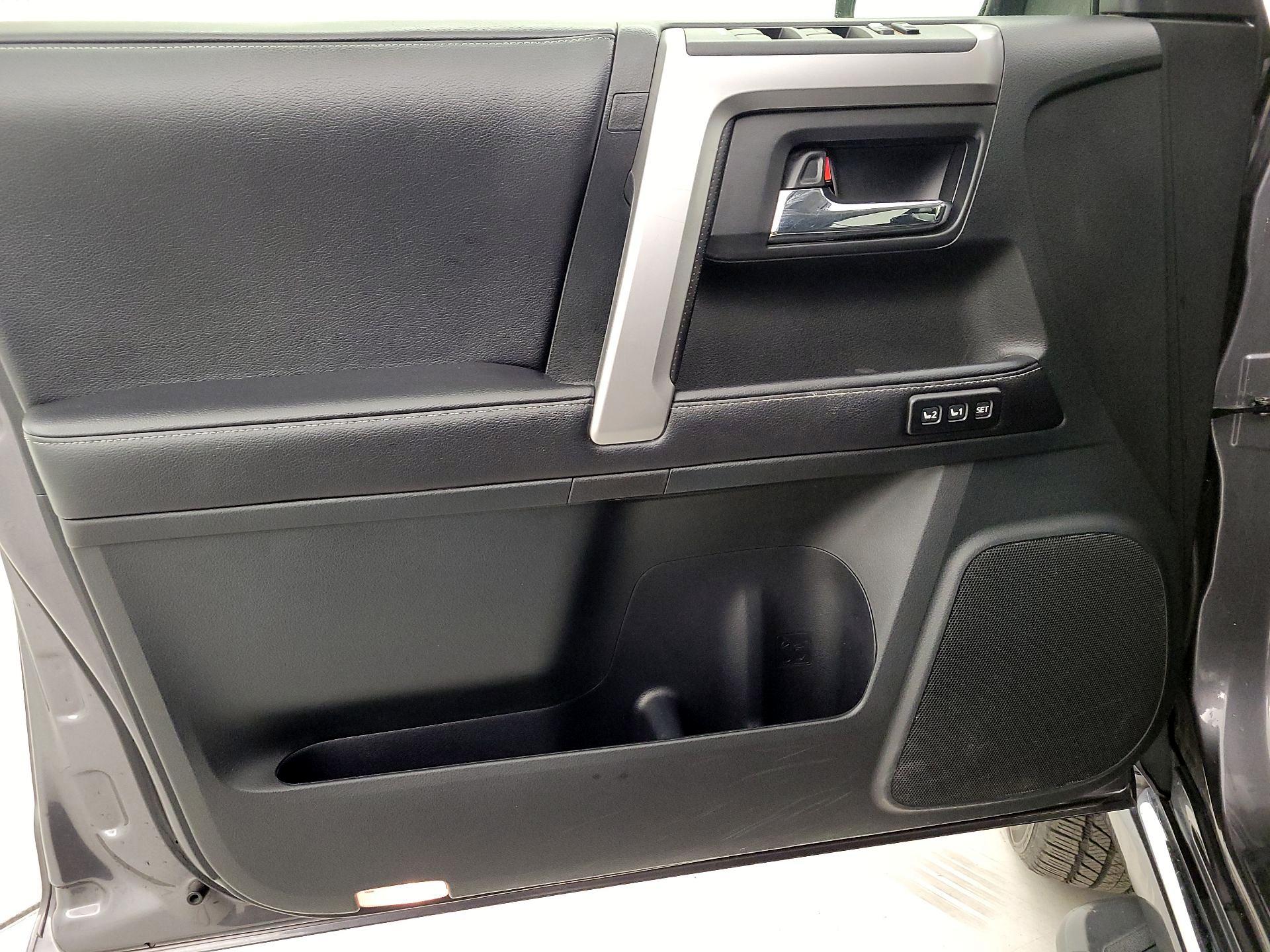 Thumbnail: 2016 Toyota 4Runner - 12