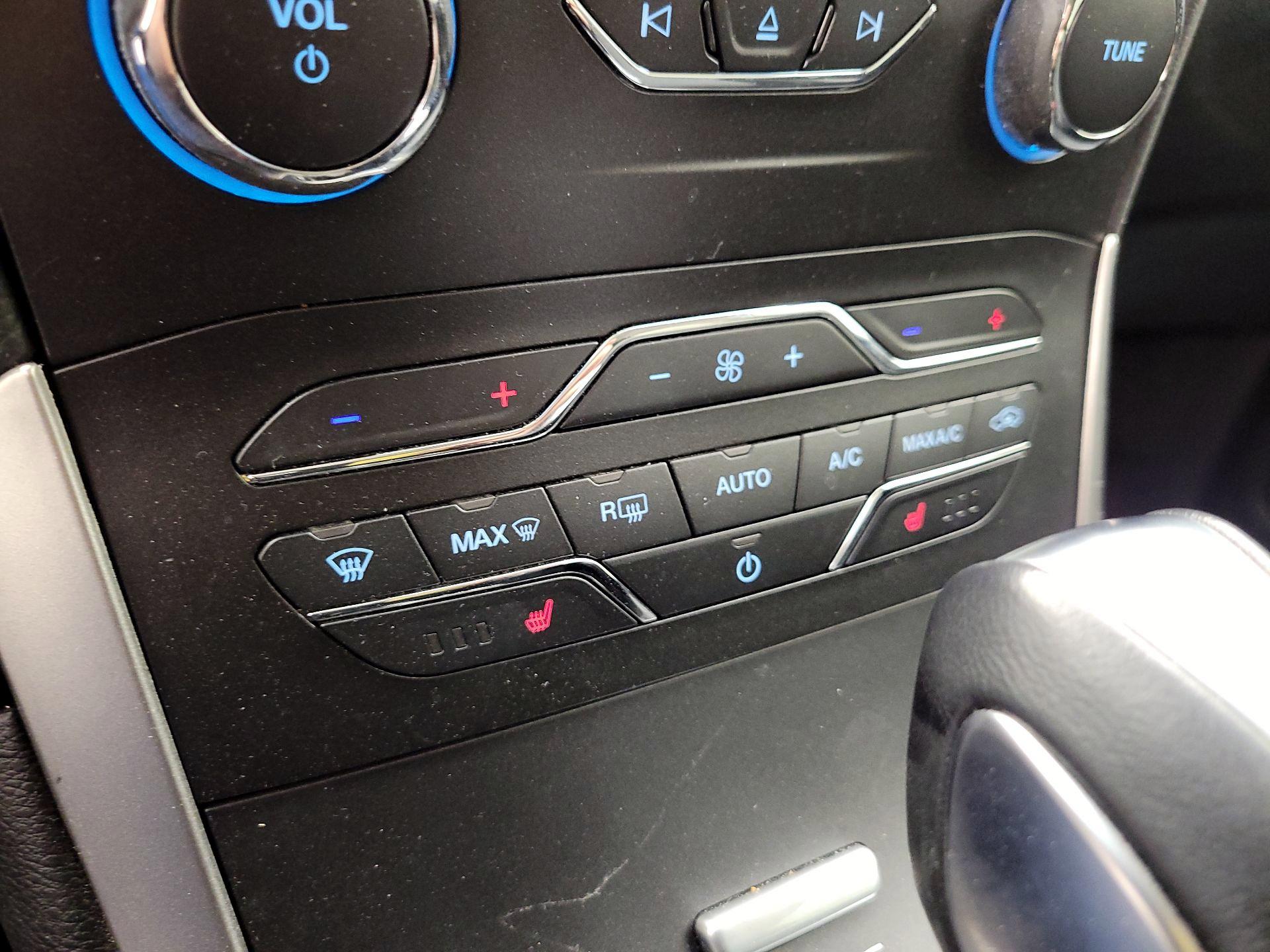 Thumbnail: 2015 Ford Edge - 14