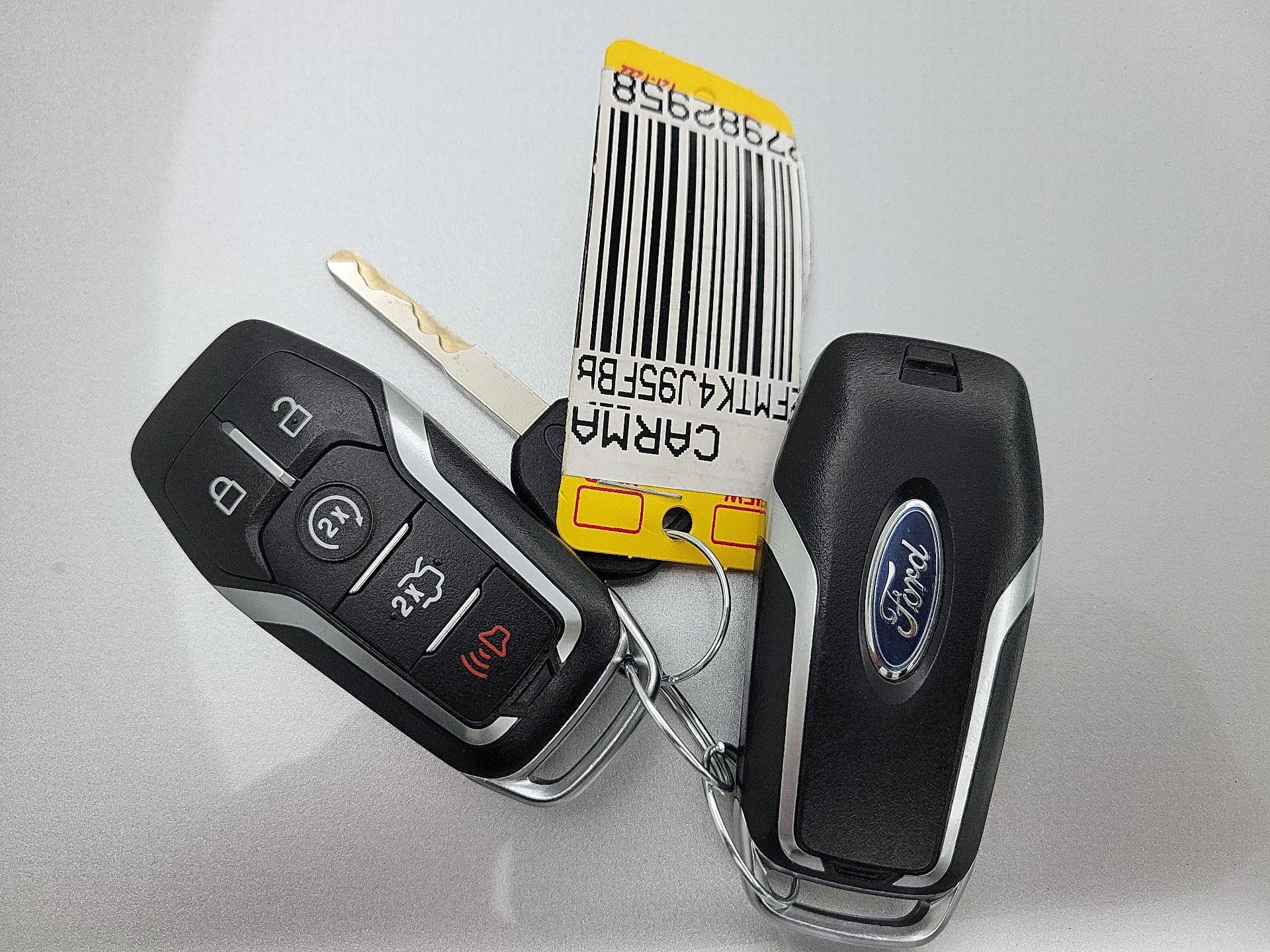 Thumbnail: 2015 Ford Edge - 18