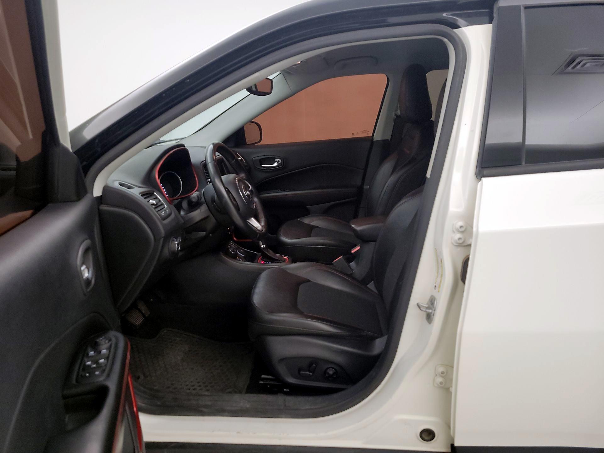 Thumbnail: 2018 Jeep Compass - 11