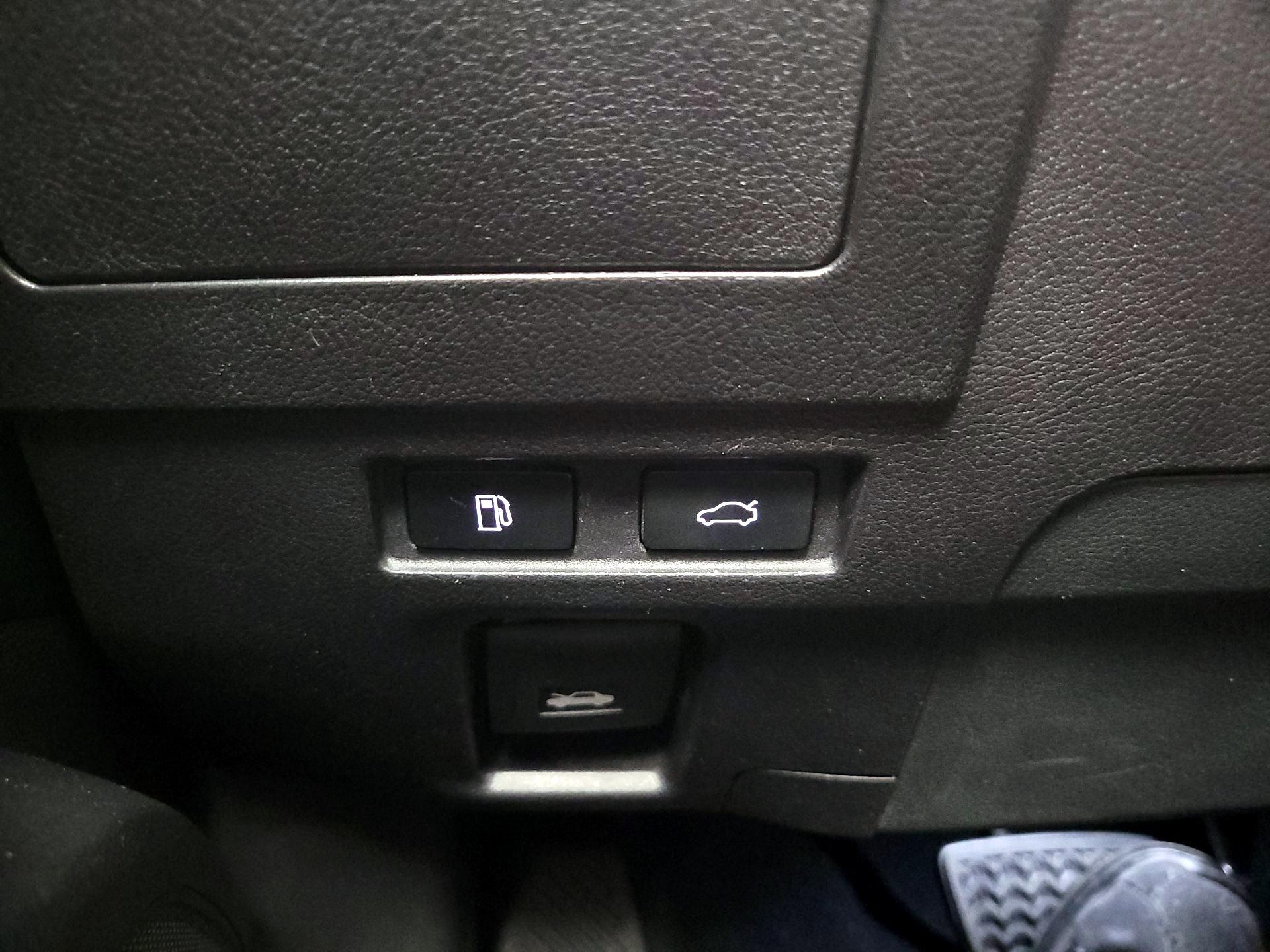 Thumbnail: 2019 Lexus ES - 13