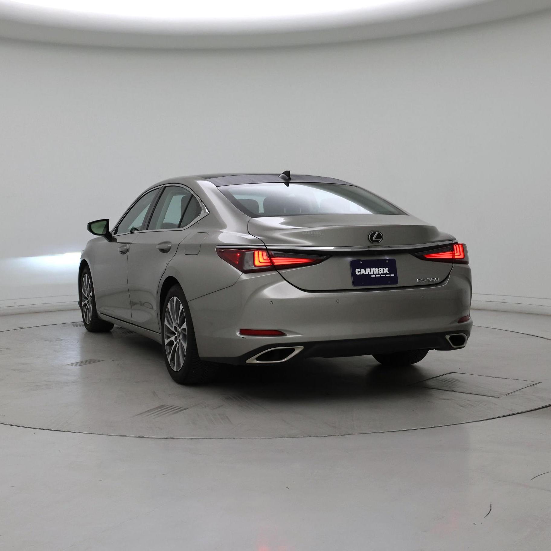 Thumbnail: 2019 Lexus ES - 2