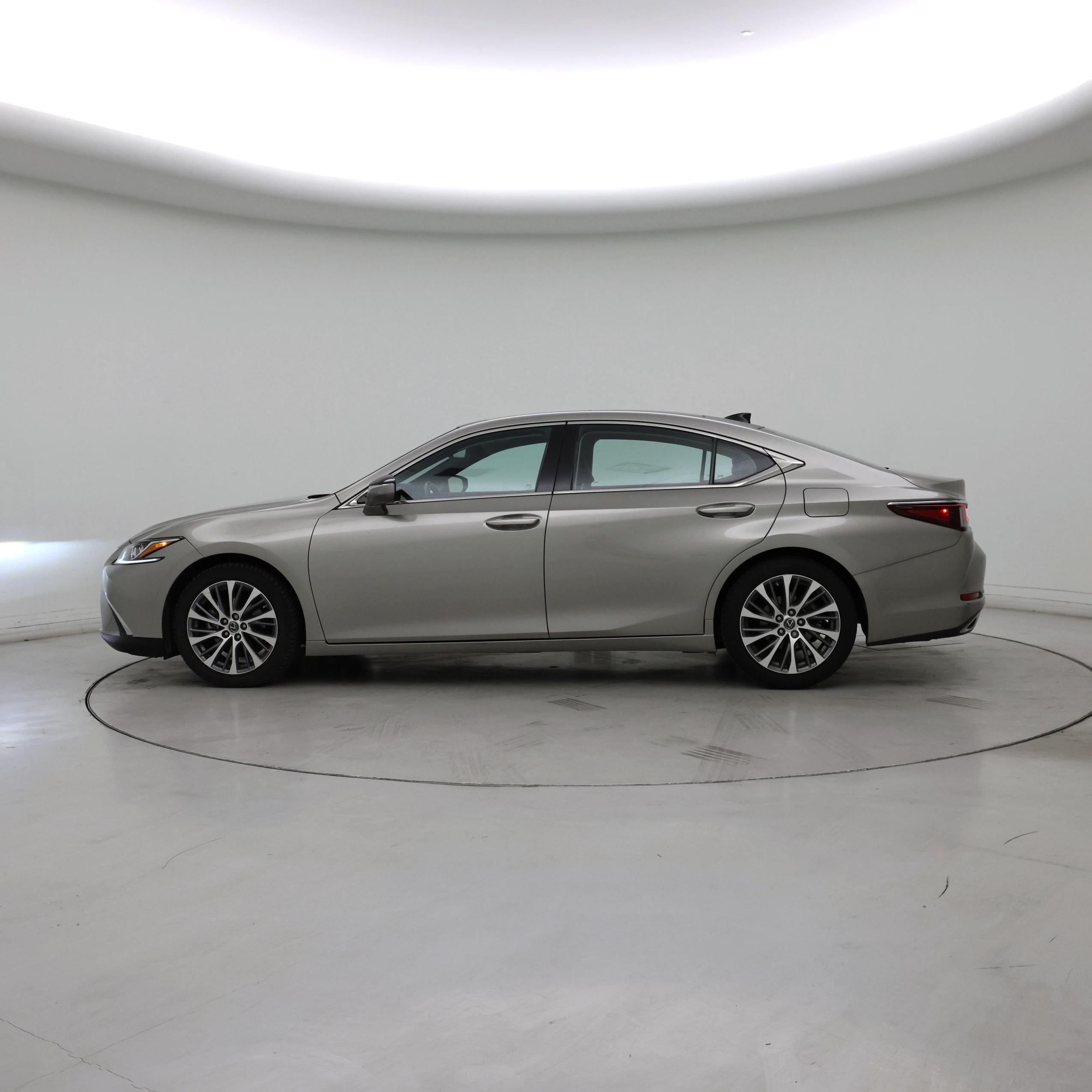 Thumbnail: 2019 Lexus ES - 3