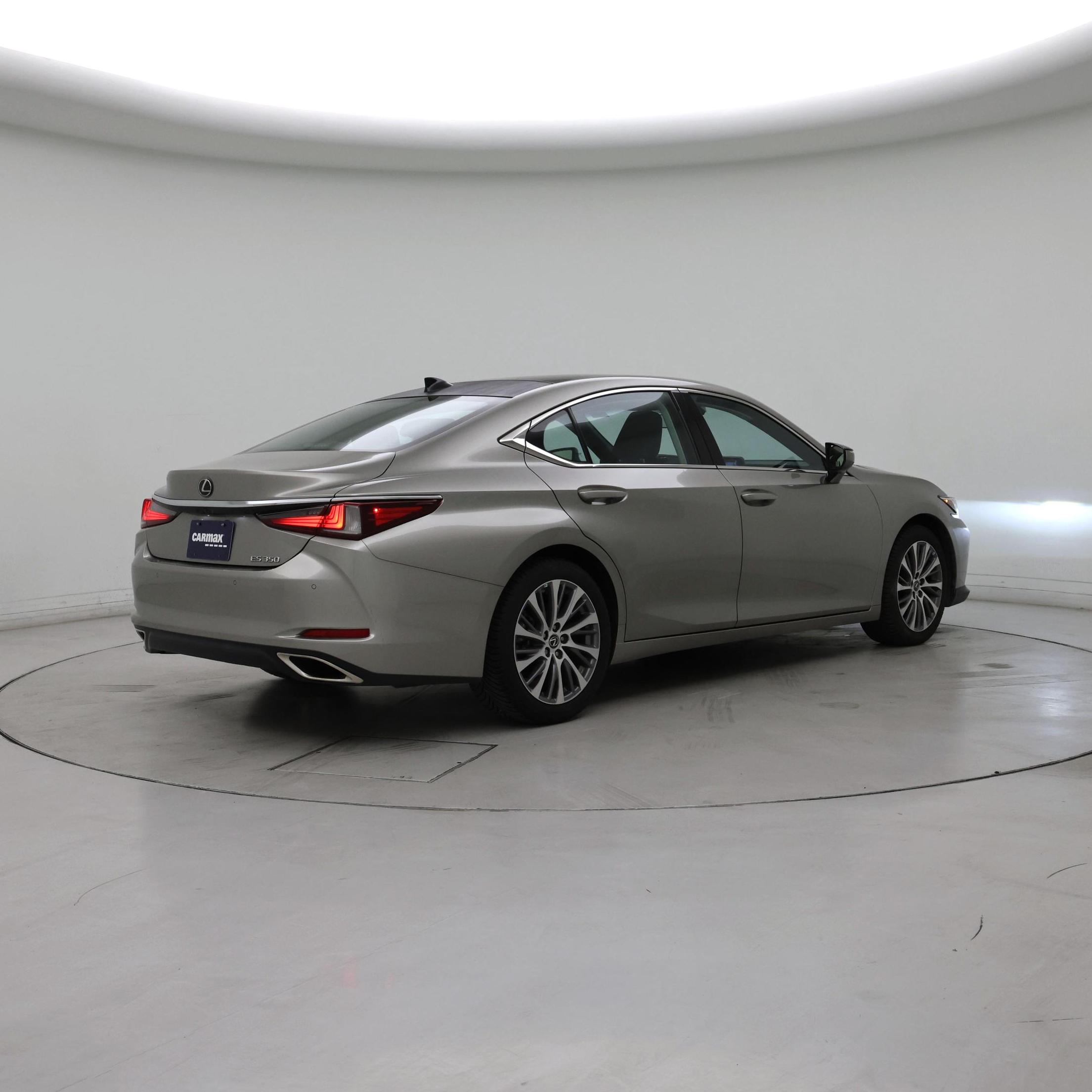 Thumbnail: 2019 Lexus ES - 8