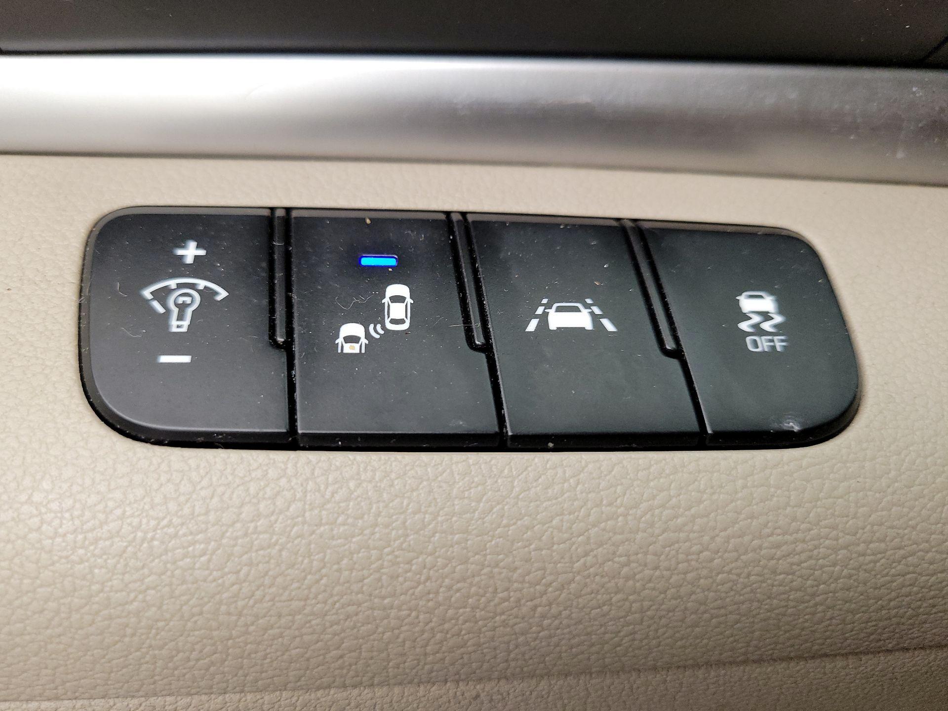 Thumbnail: 2019 Hyundai Elantra - 13