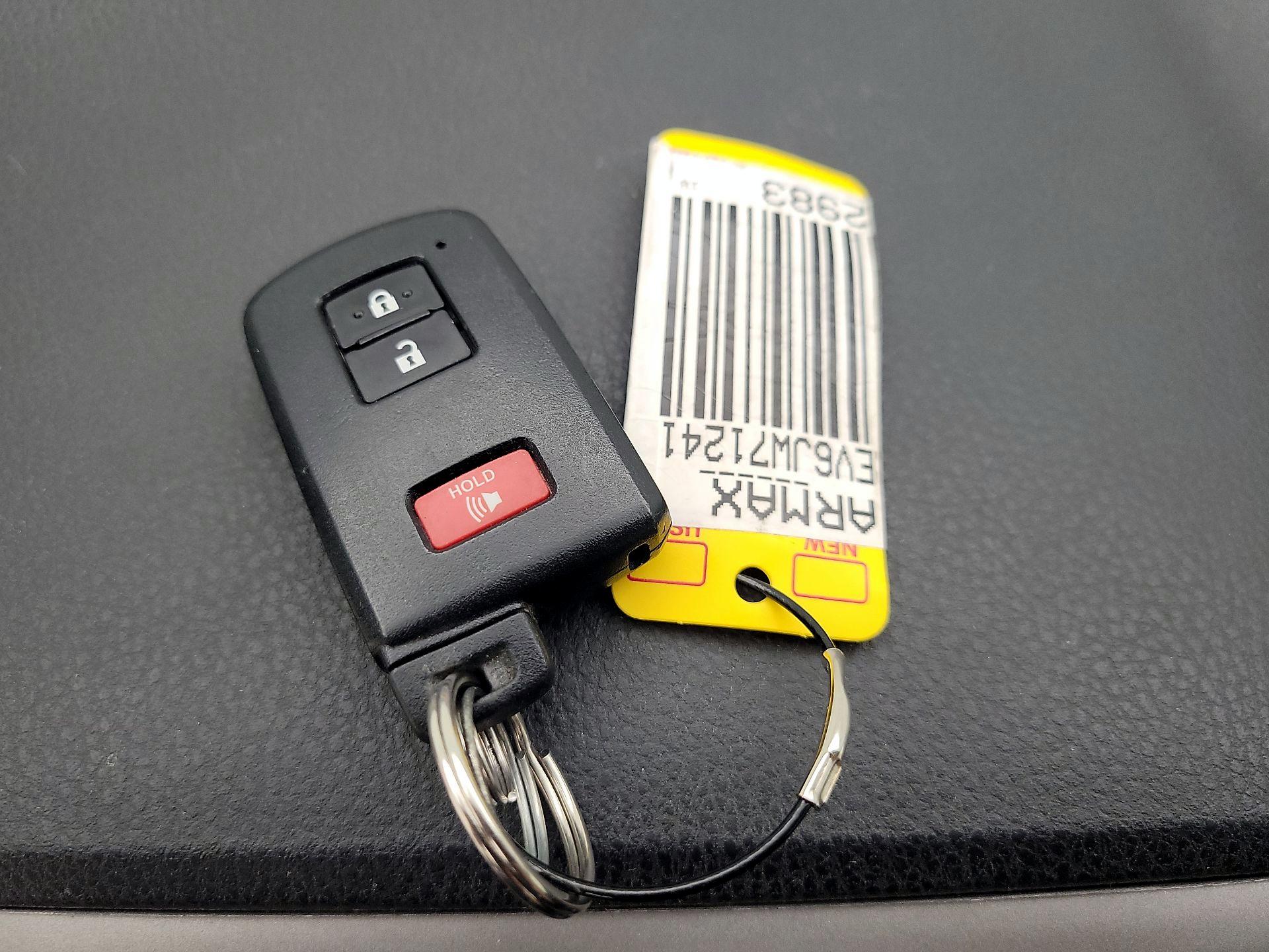 Thumbnail: 2018 Toyota RAV4 - 18