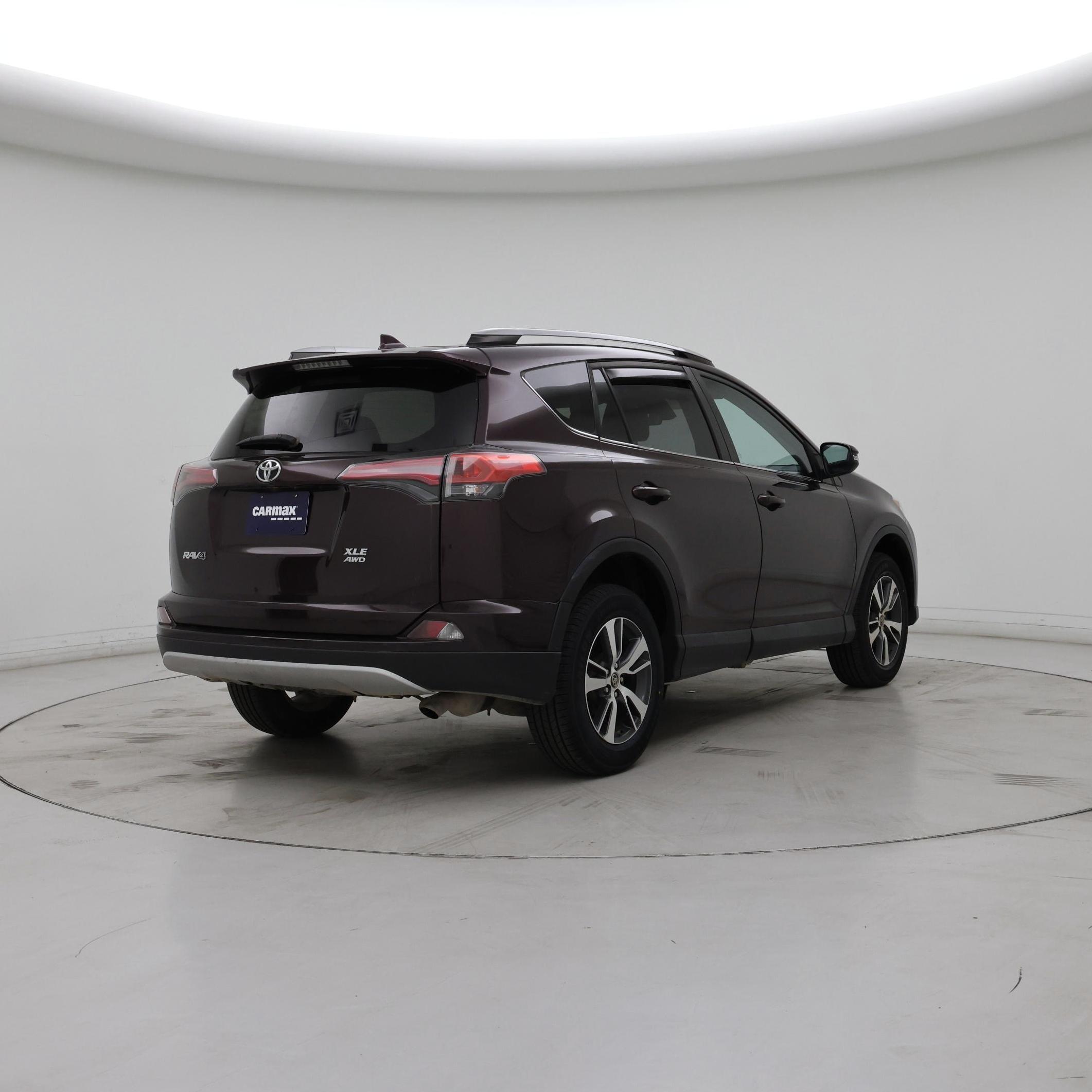 Thumbnail: 2018 Toyota RAV4 - 8