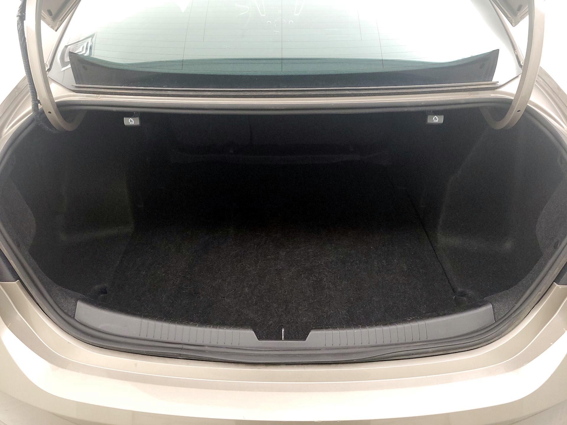 Thumbnail: 2024 Chevrolet Malibu - 16