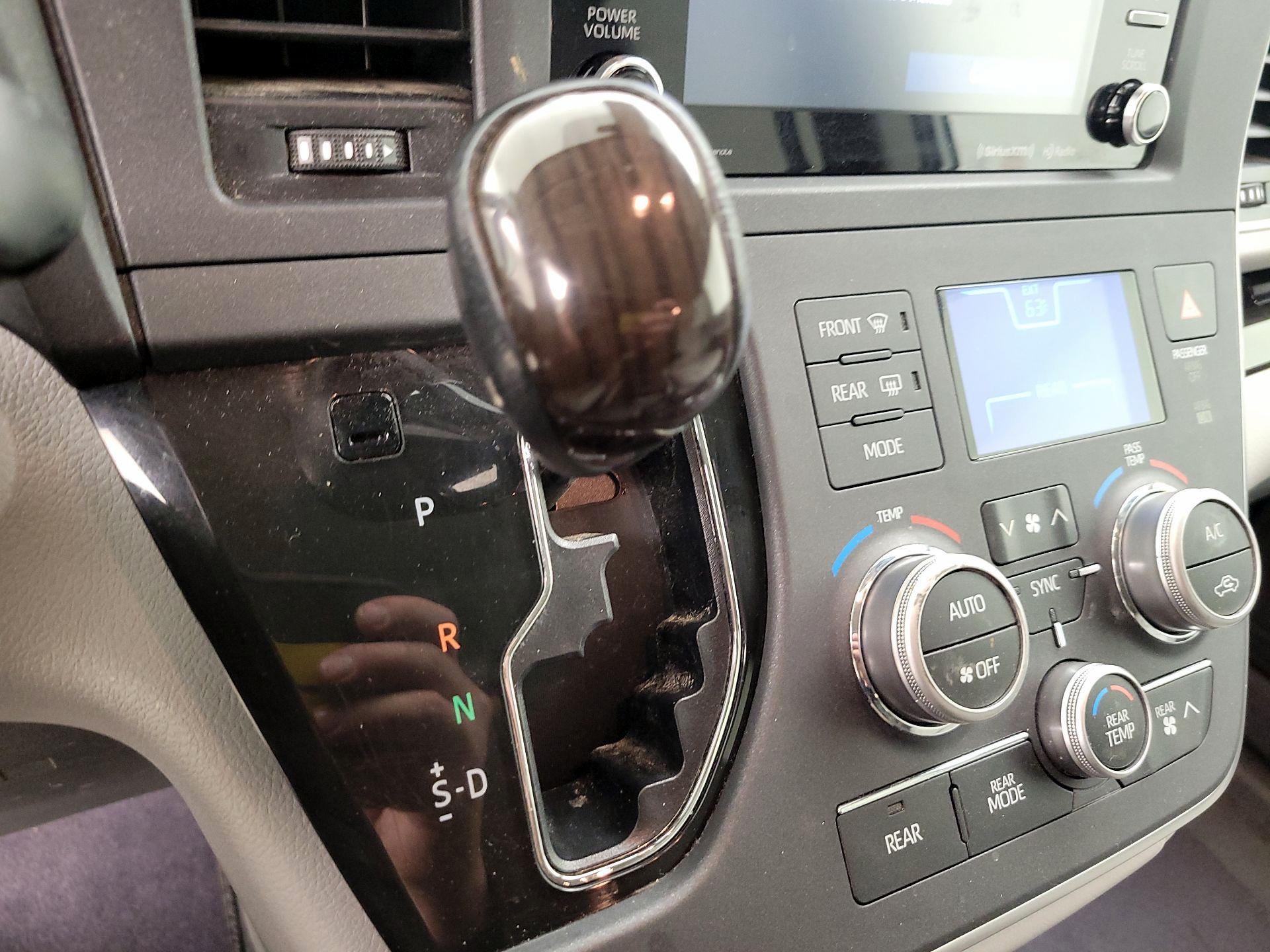 Thumbnail: 2020 Toyota Sienna - 13