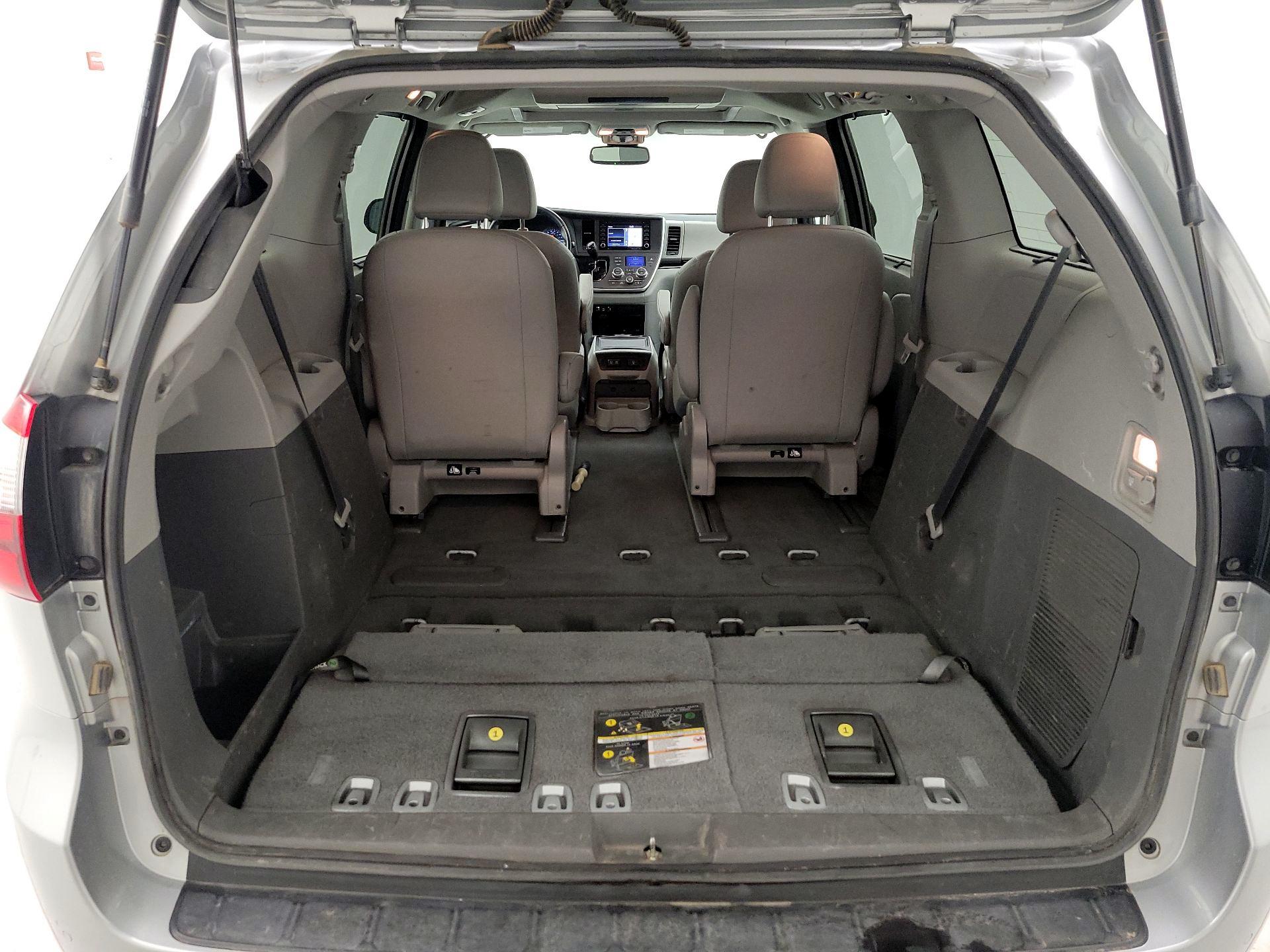 Thumbnail: 2020 Toyota Sienna - 14