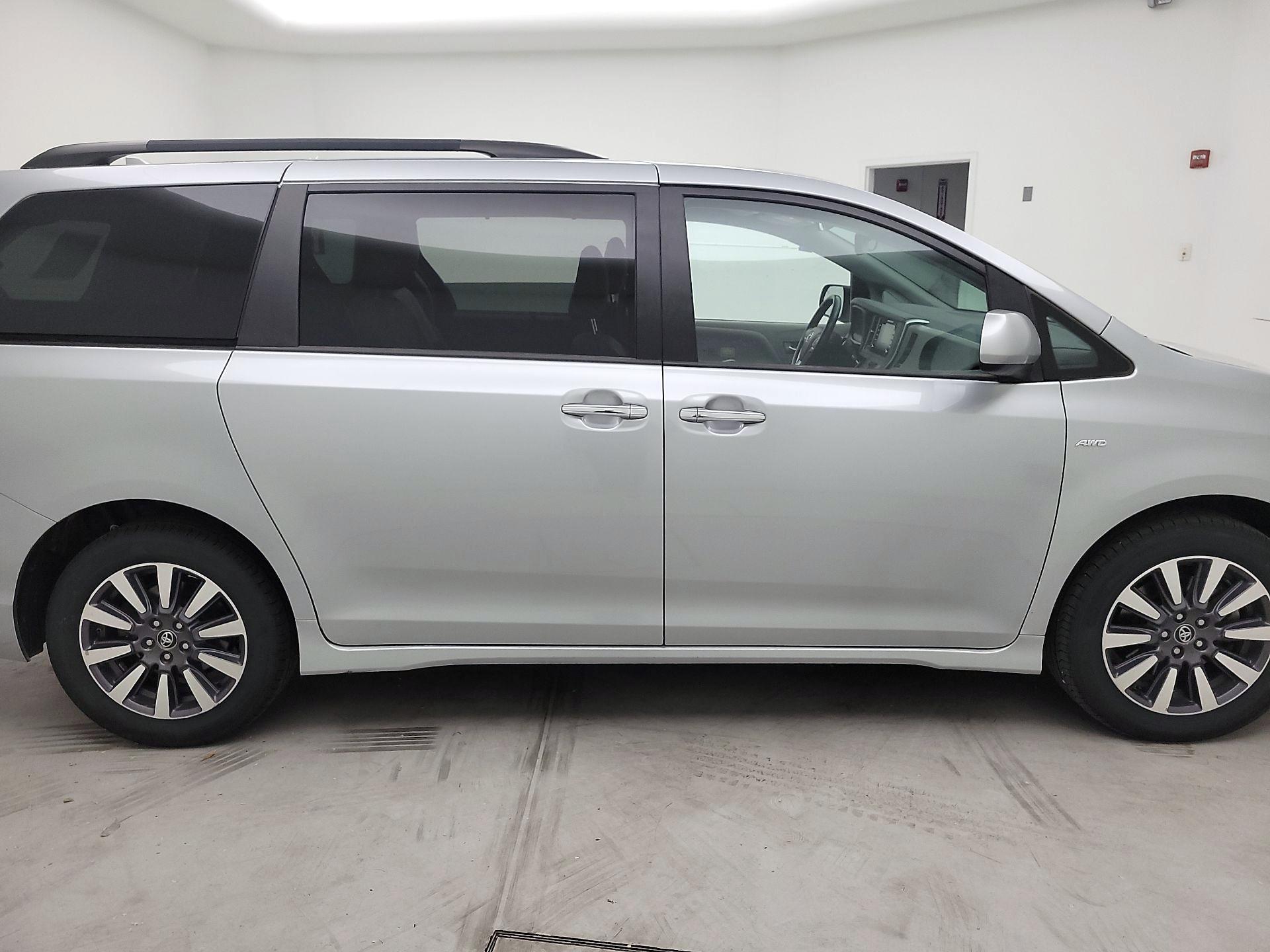 Thumbnail: 2020 Toyota Sienna - 4