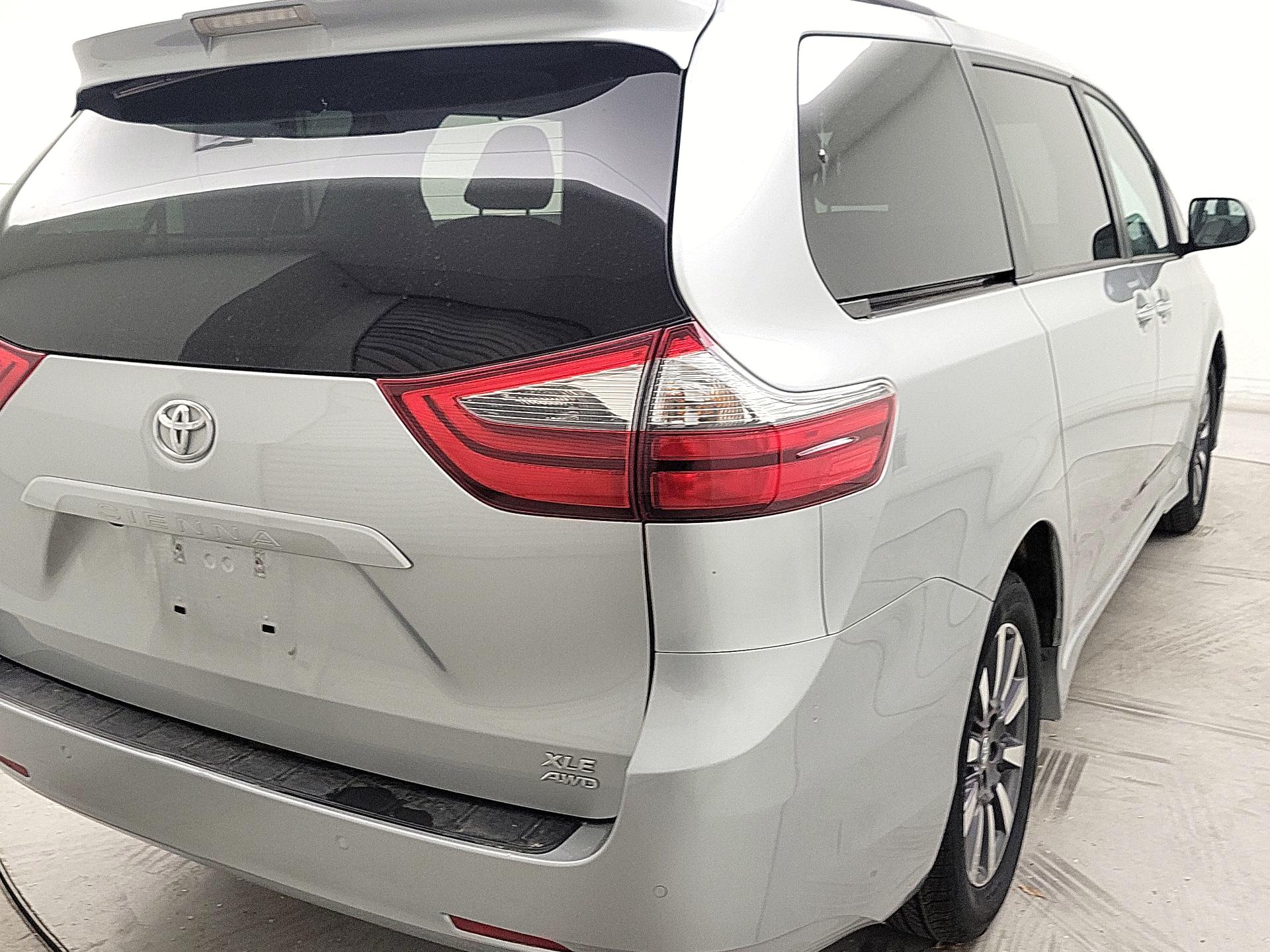 Thumbnail: 2020 Toyota Sienna - 5