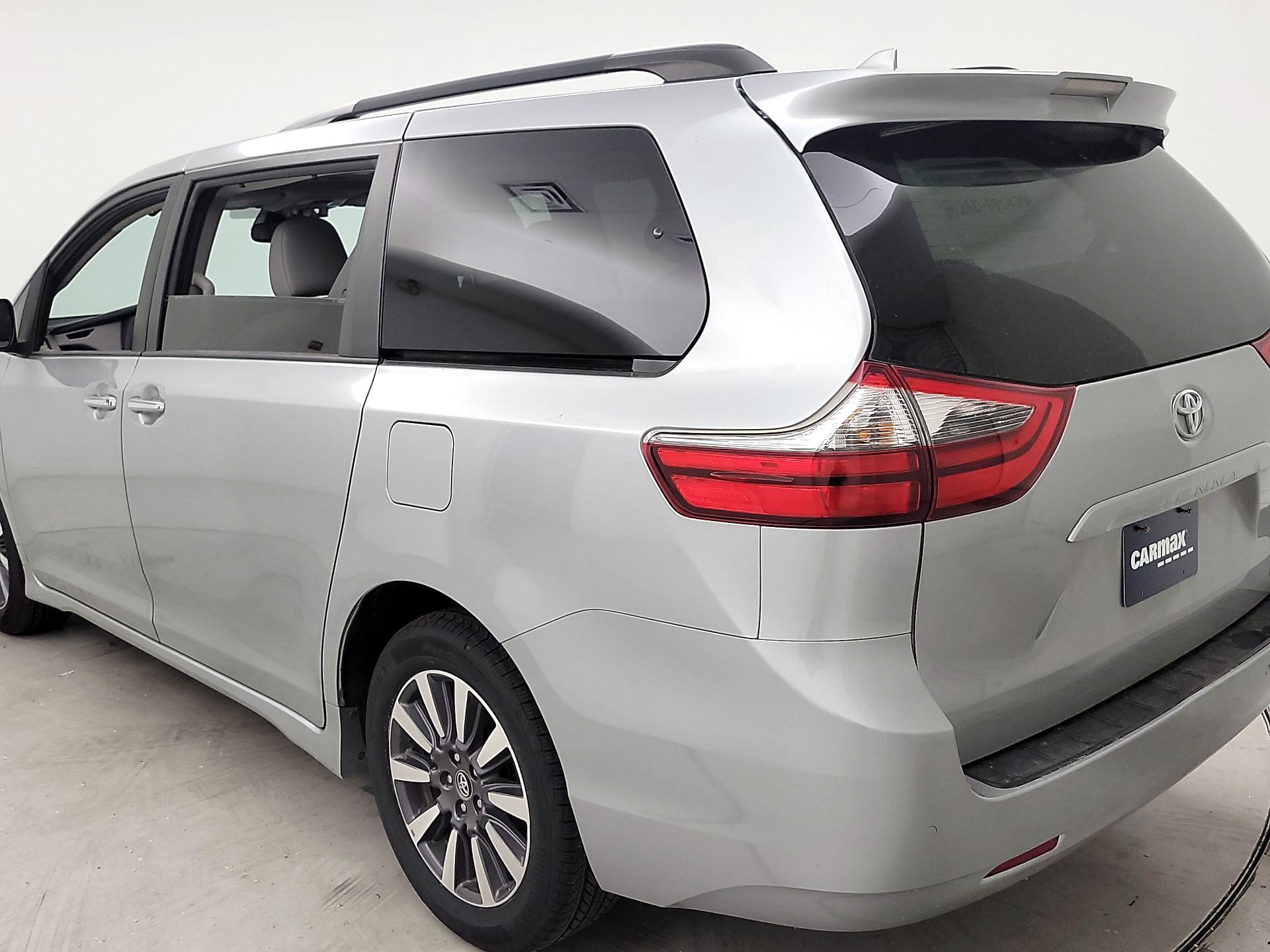 Thumbnail: 2020 Toyota Sienna - 7