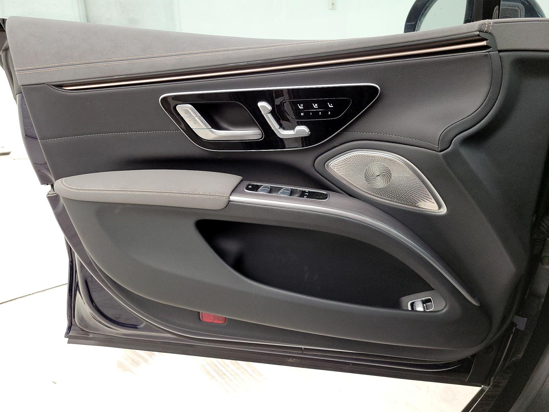 Thumbnail: 2022 Mercedes-Benz EQS - 12