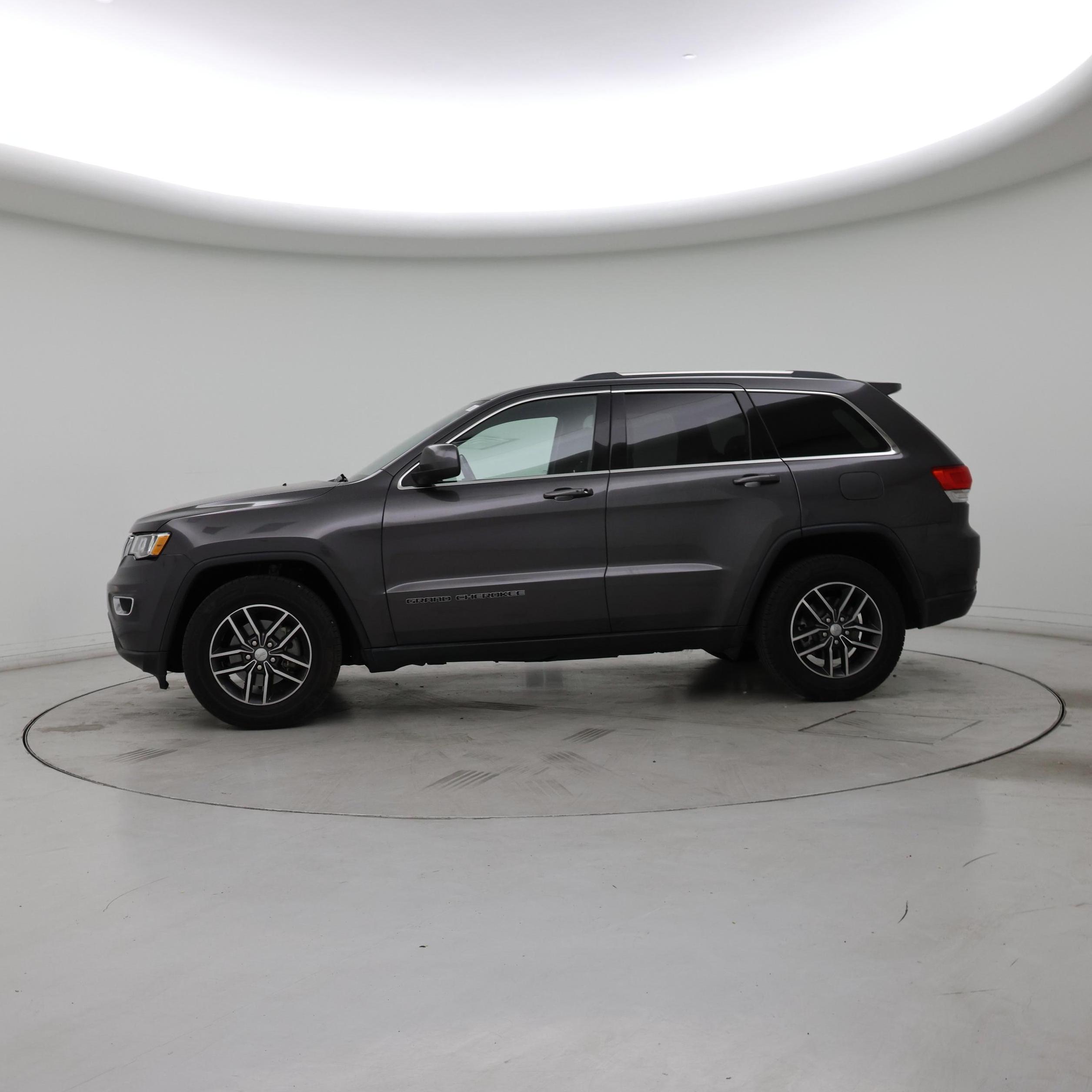 Thumbnail: 2018 Jeep Grand Cherokee - 3