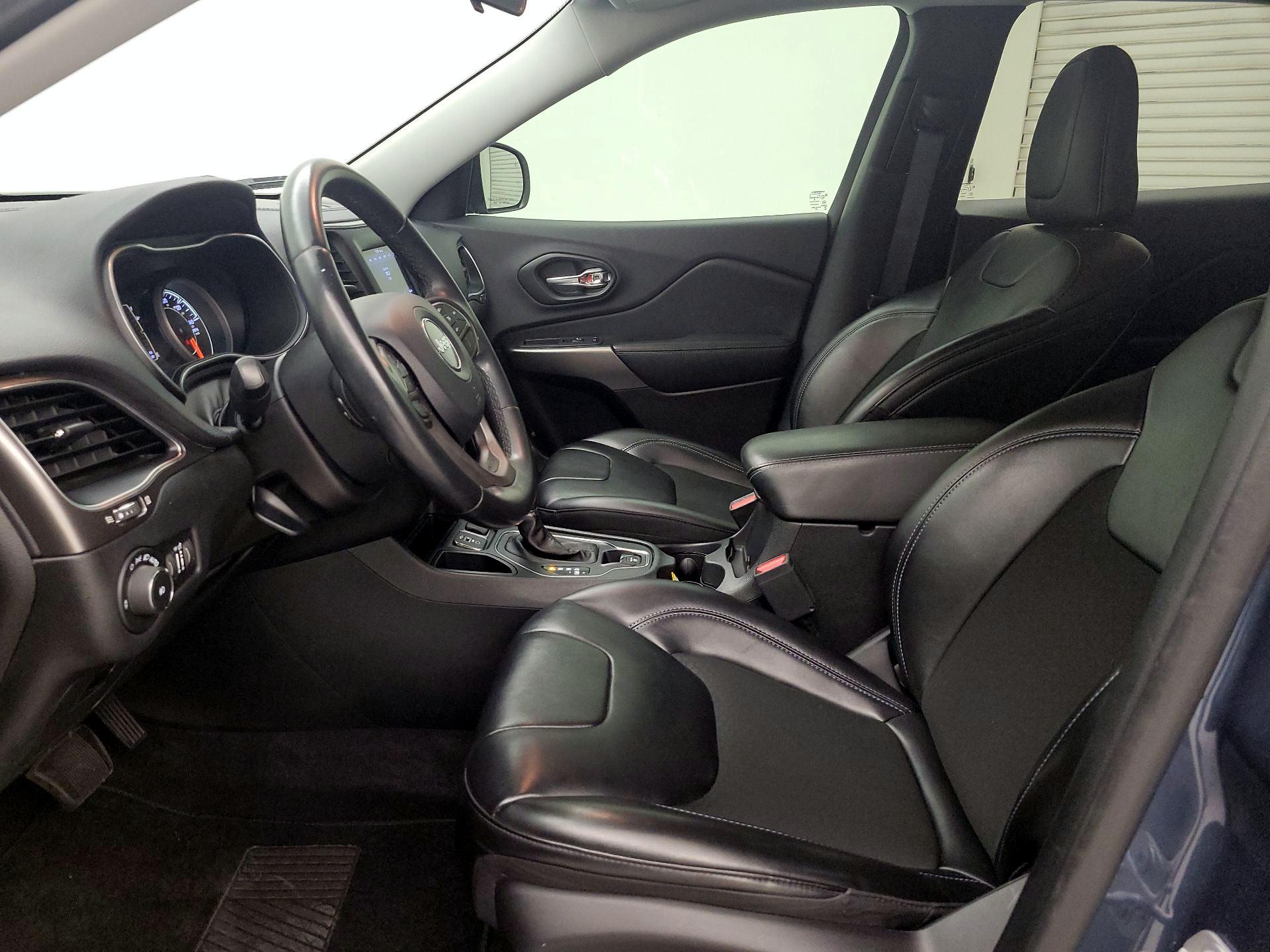 Thumbnail: 2020 Jeep Cherokee - 11