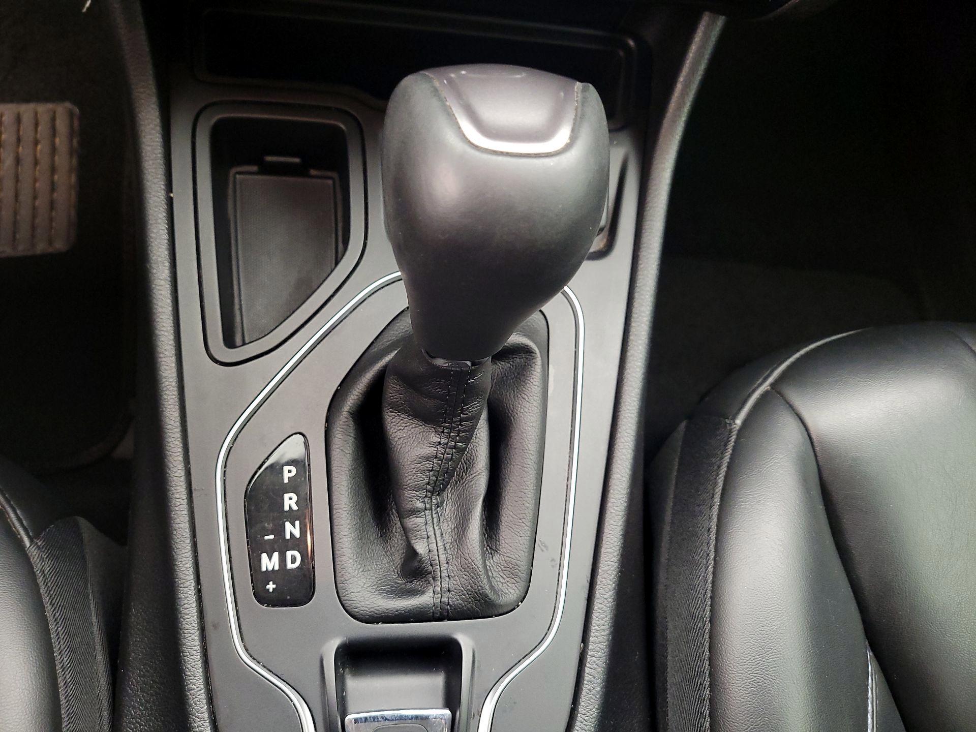 Thumbnail: 2020 Jeep Cherokee - 15